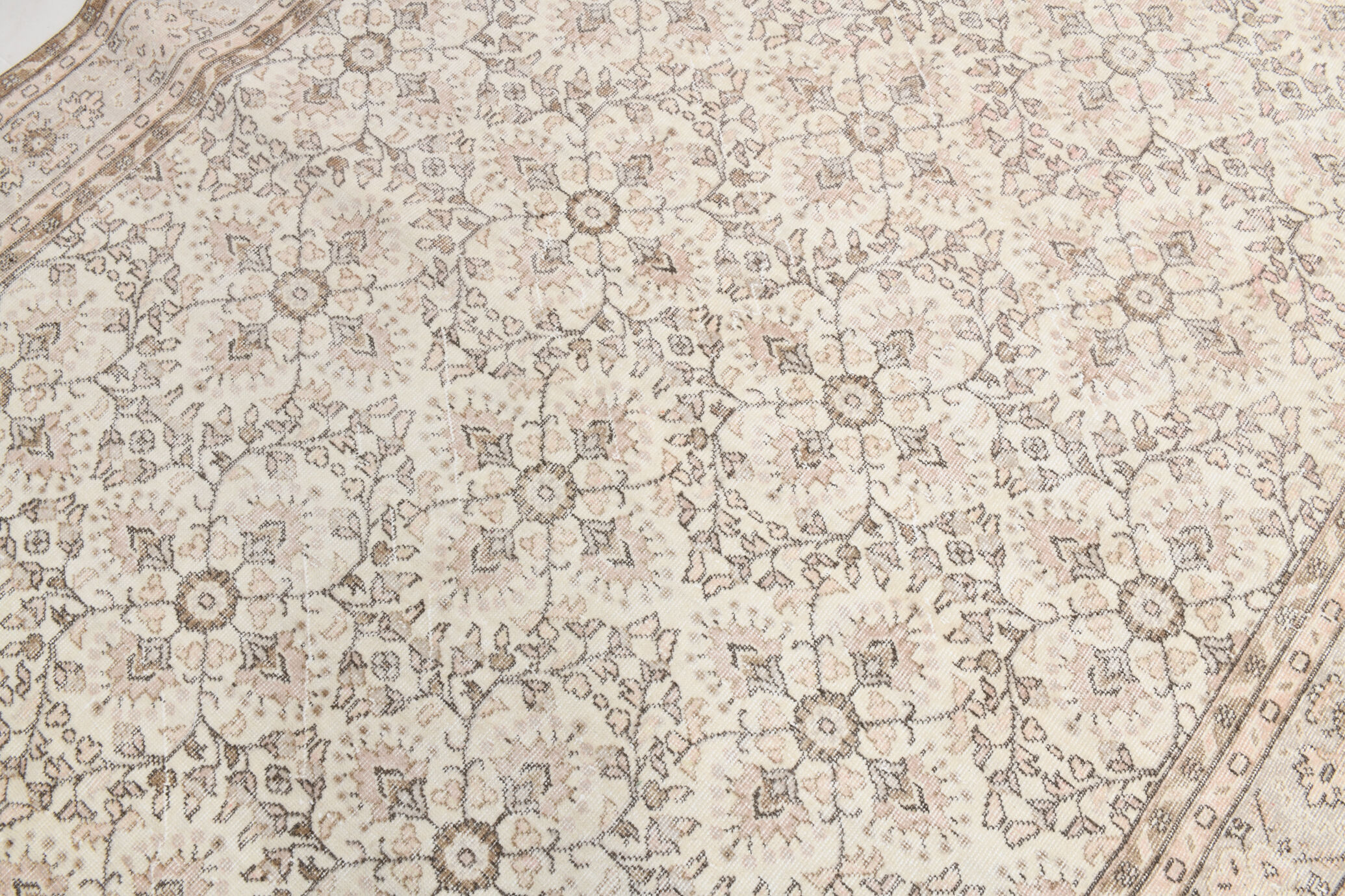 Bordered vintage rug, 218x326cm