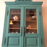 Showcase to be placed or hung