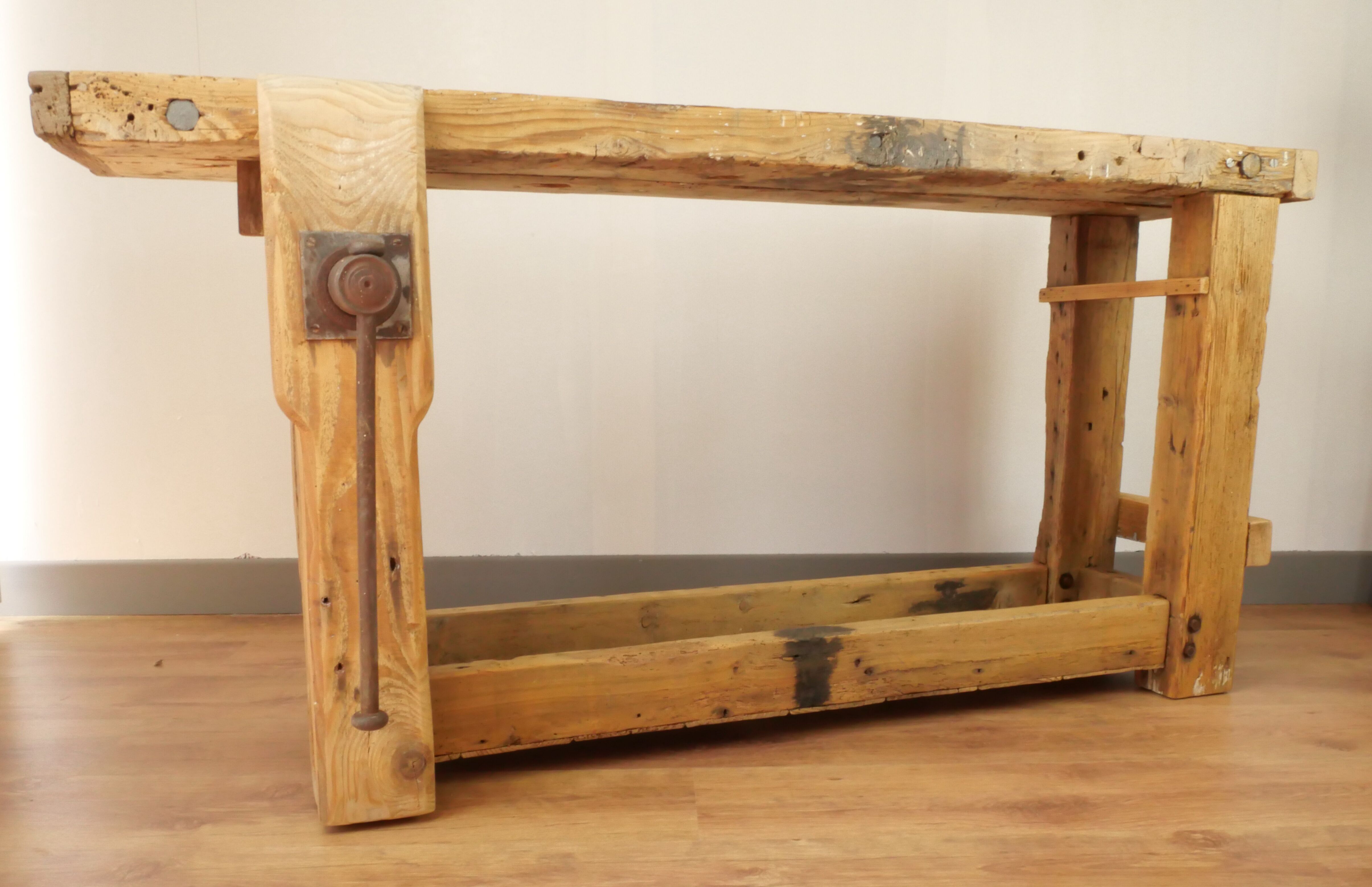 Wood carpenter's establishment