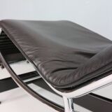 Chaise longue LC4 en cuir noir par Le Corbusier pour Cassina, années 1980