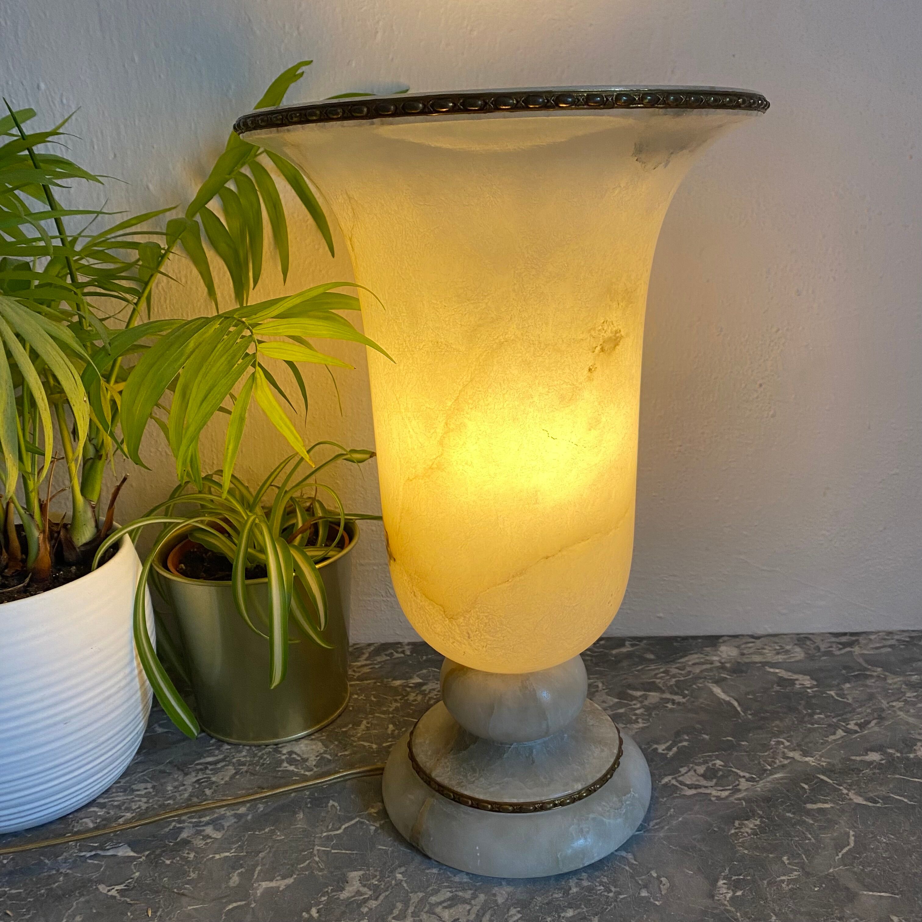 Vintage Medicis lamp in alabaster and brass