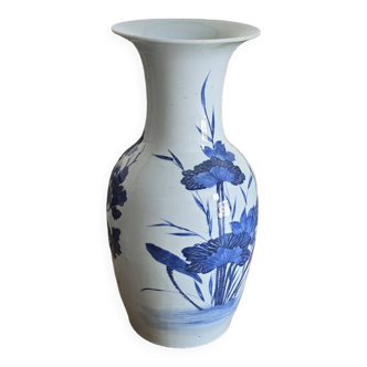 Porcelain baluster vase.