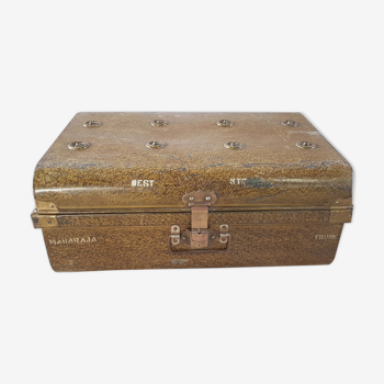 Colonial travel trunk