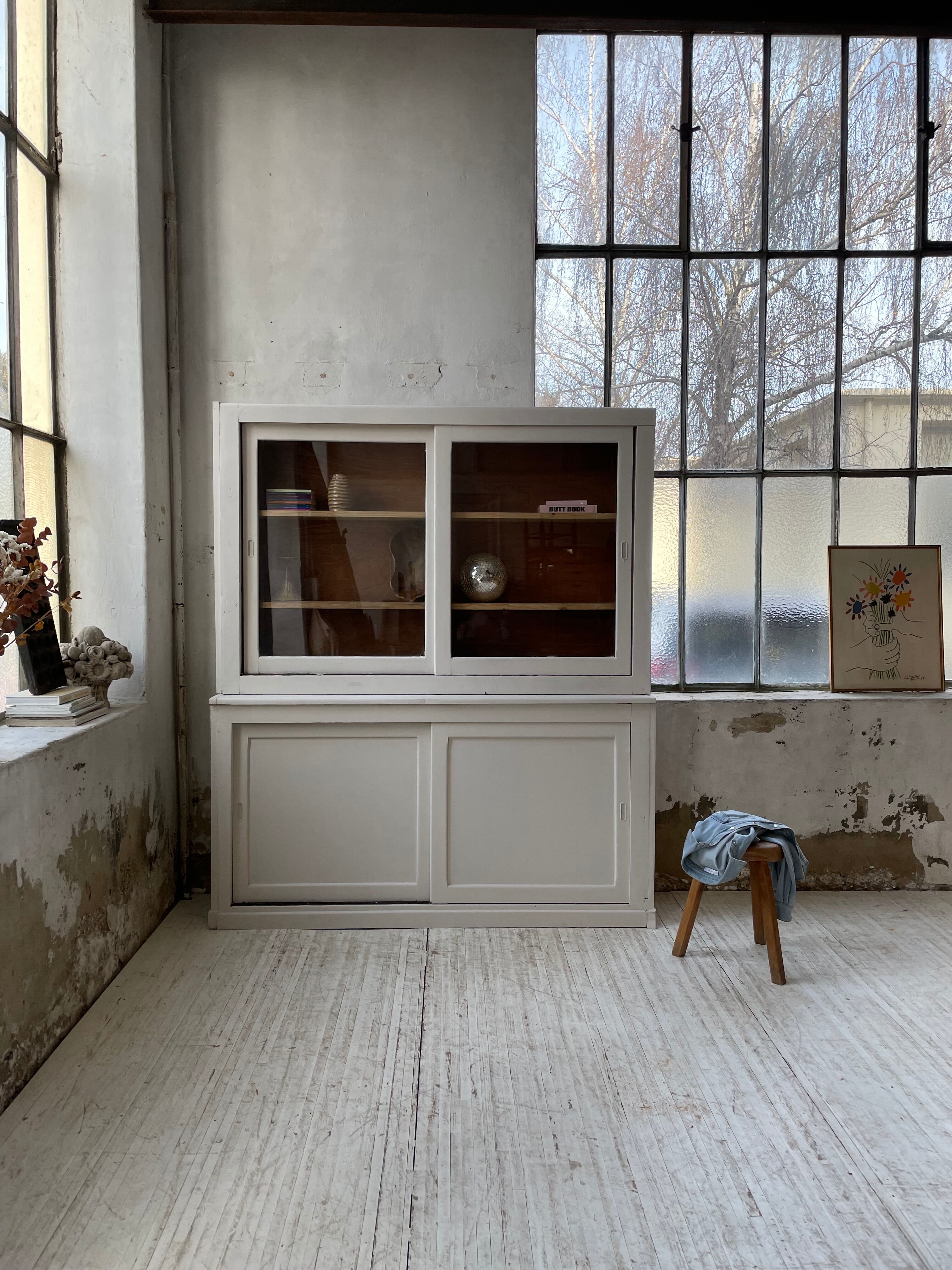 Library showcase ivory white sliding doors