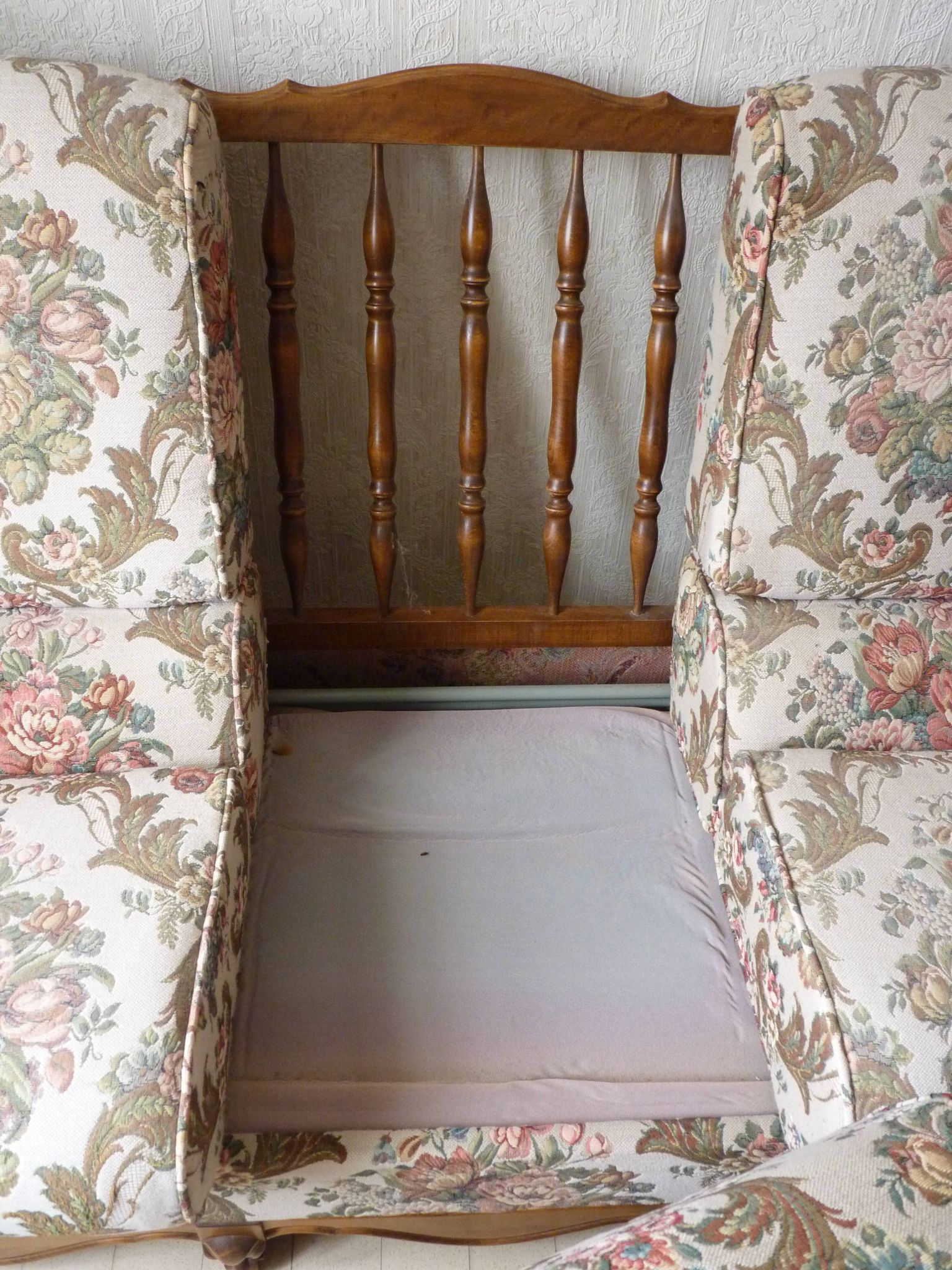 Non-convertible sofa