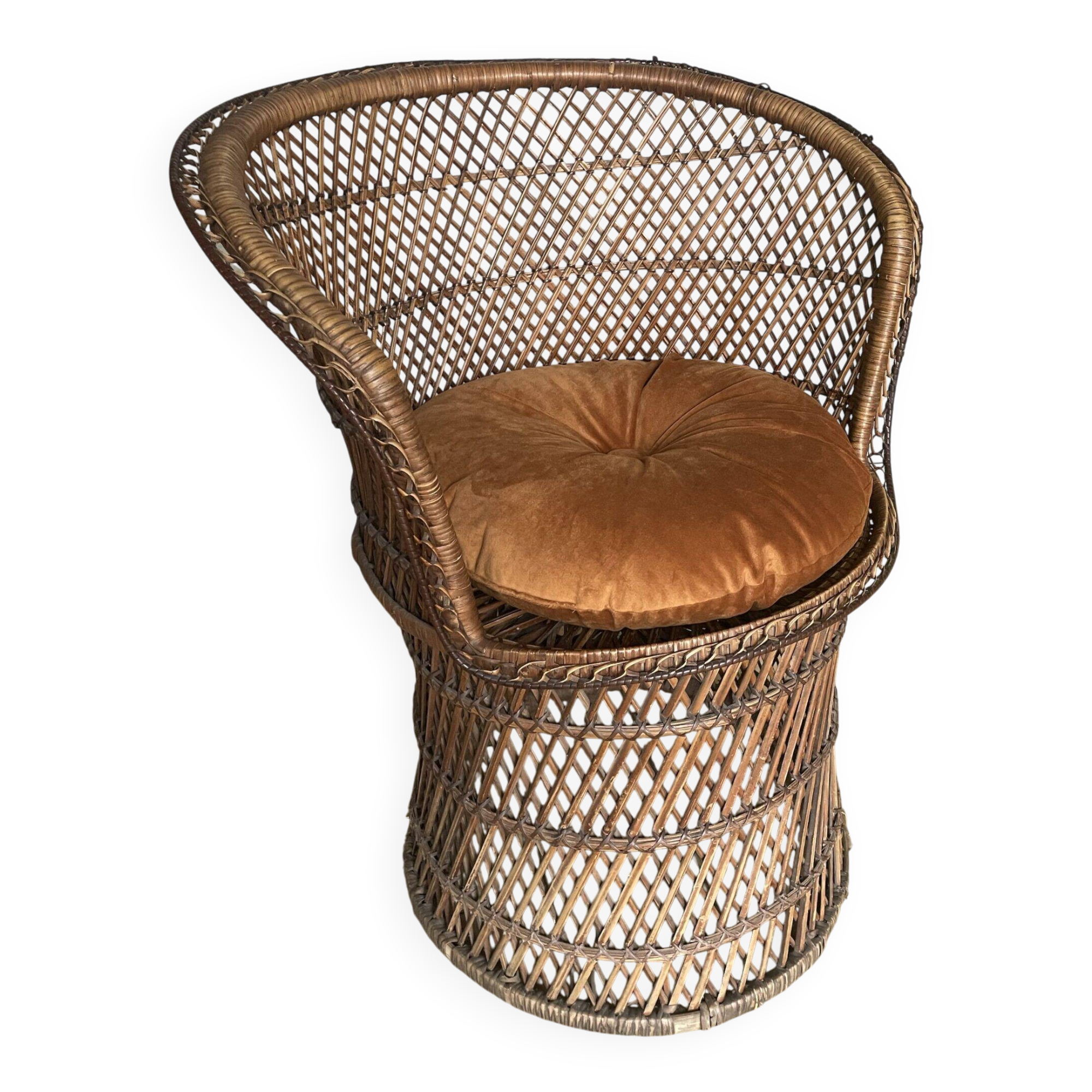 Basket chair in rattan