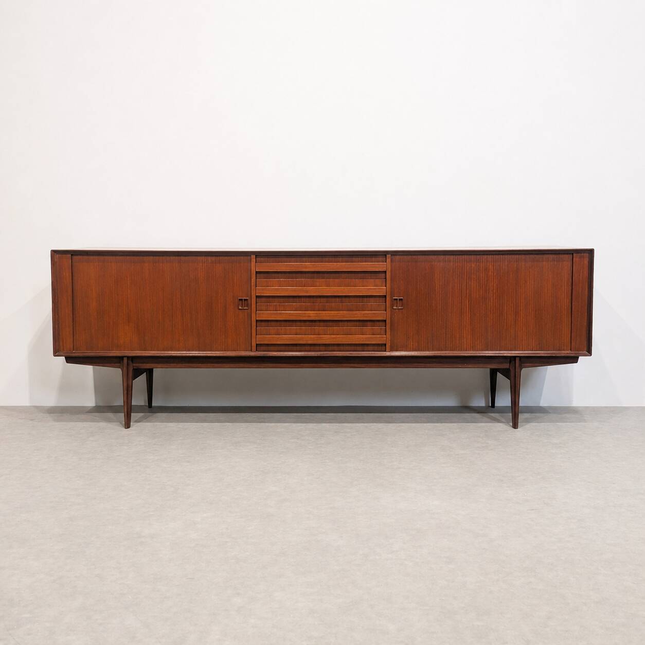 Vintage enfilade Oswald Vermaercke Paola in teak