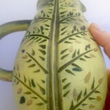 Pichet de Marie-Madeleine Jolly vert aux branches d'olivier