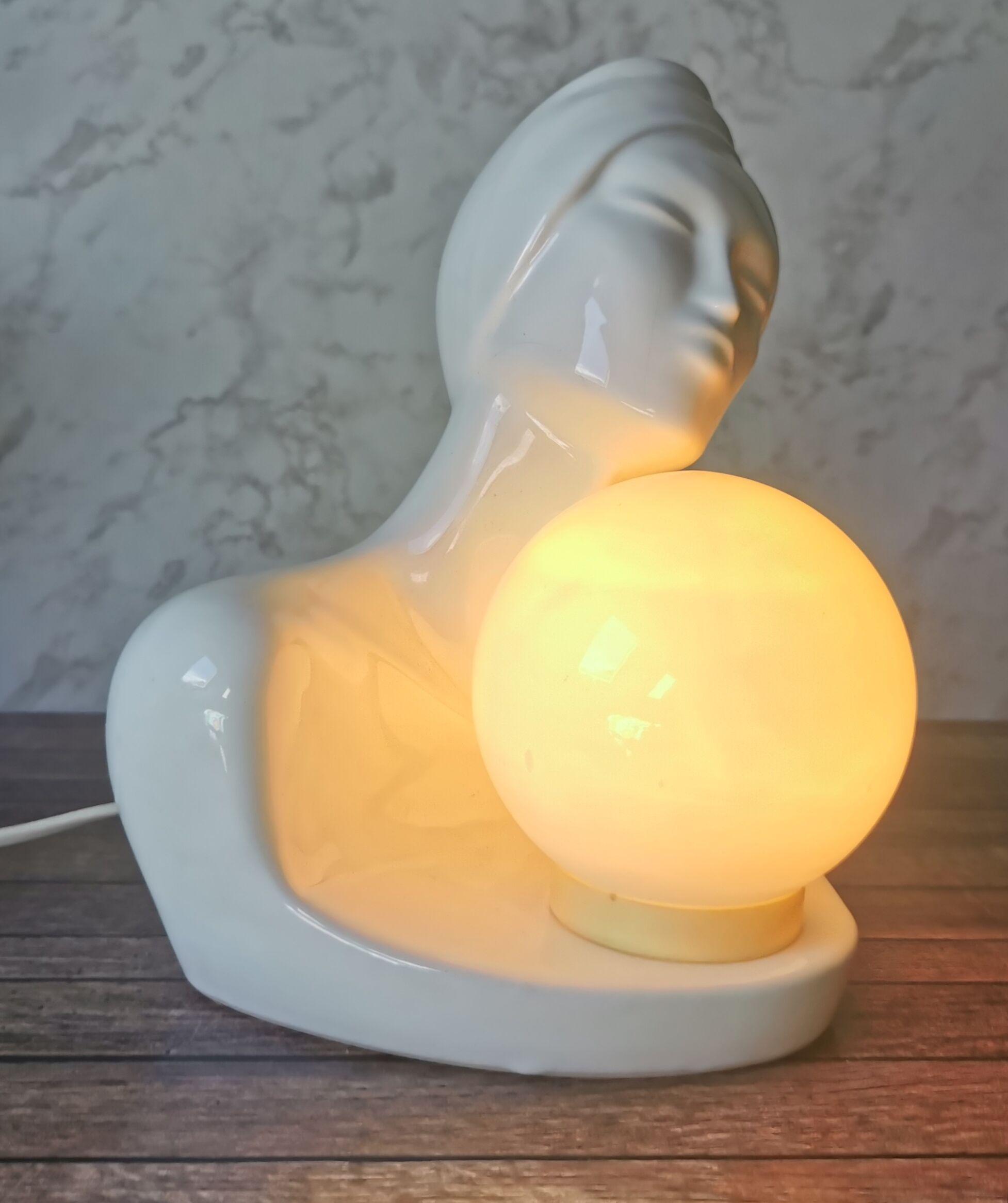 Women's lamp ceramic opal globe