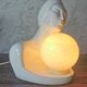 Lampe femme céramique globe opaline