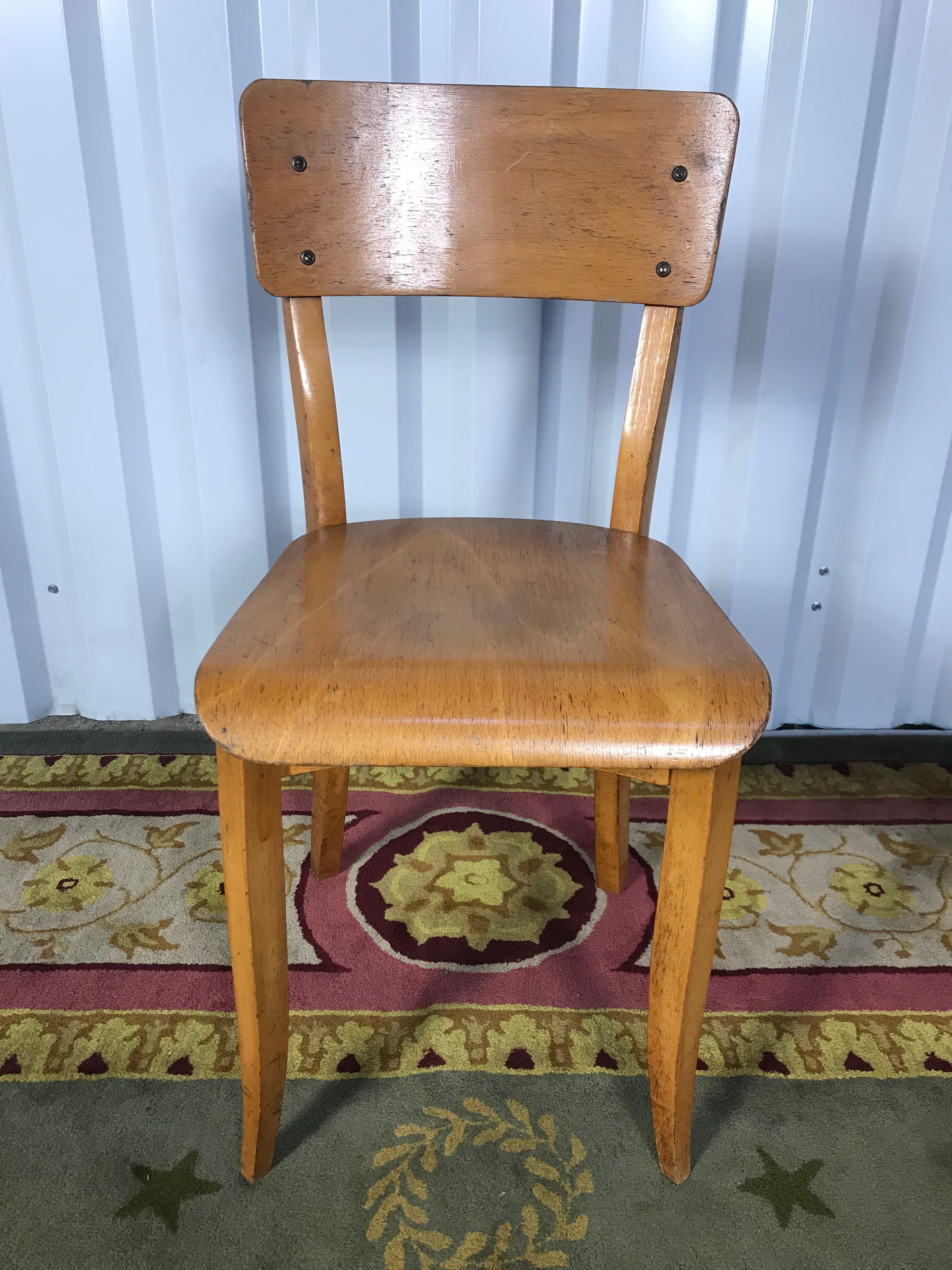 Suite de 12 chaises bistrot année 1950