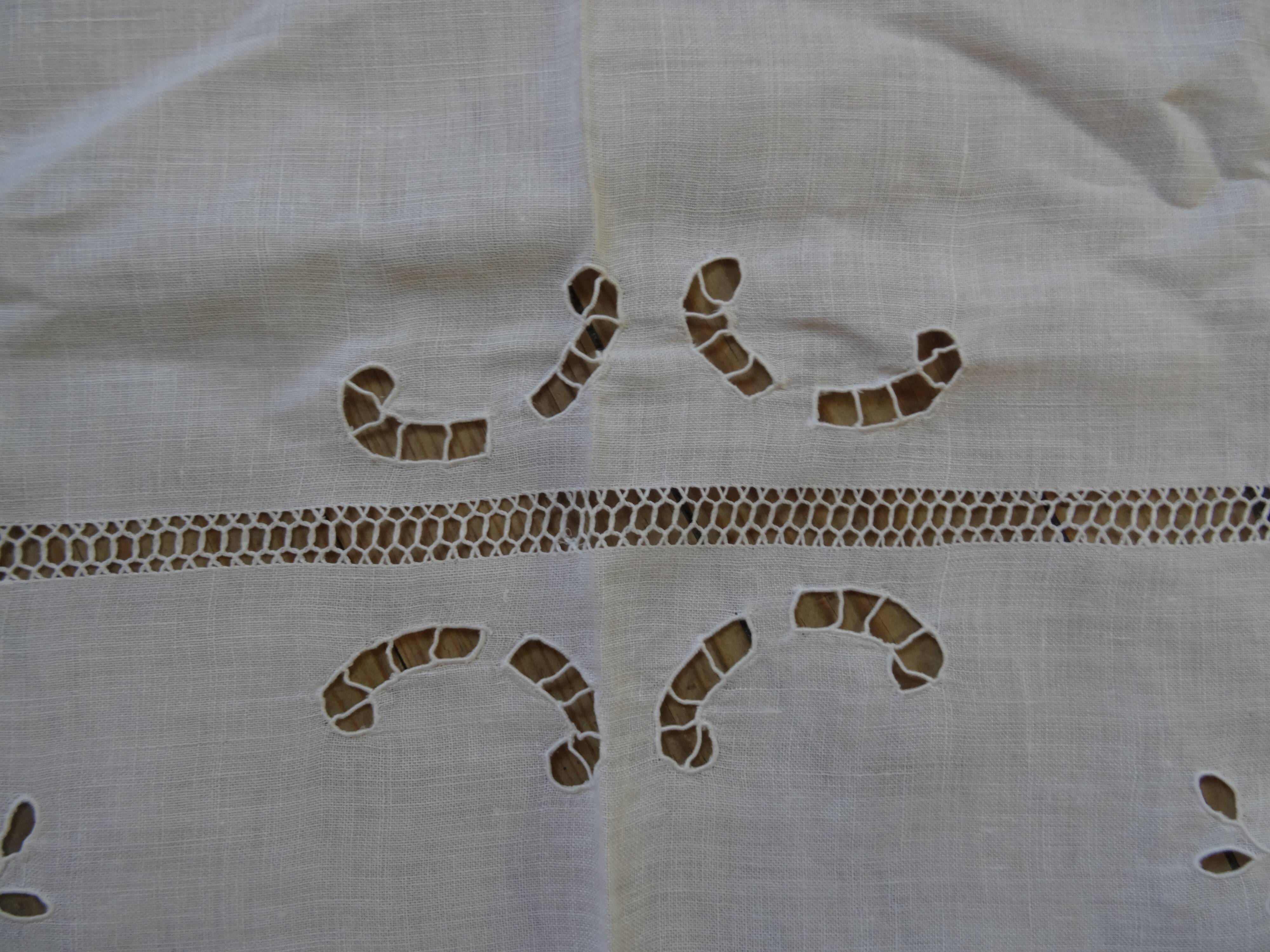 Nappe en lin brodée main