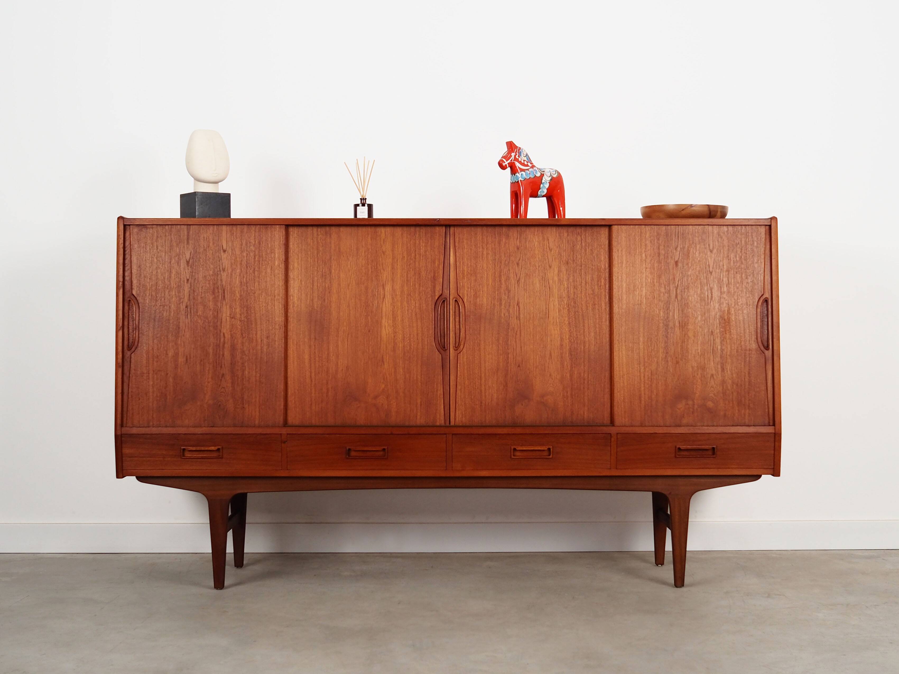 Buffet haut en teck, design danois, années 1970, fabriqué par Børge Dam