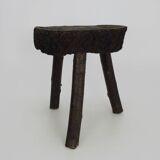 Tabouret de traite tripode en chêne, art paysan Ariège, France (XIXe siècle)