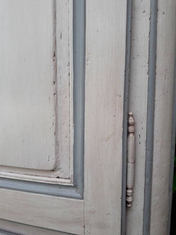 Bonnetière, standing man, Louis XV, 18th century walnut