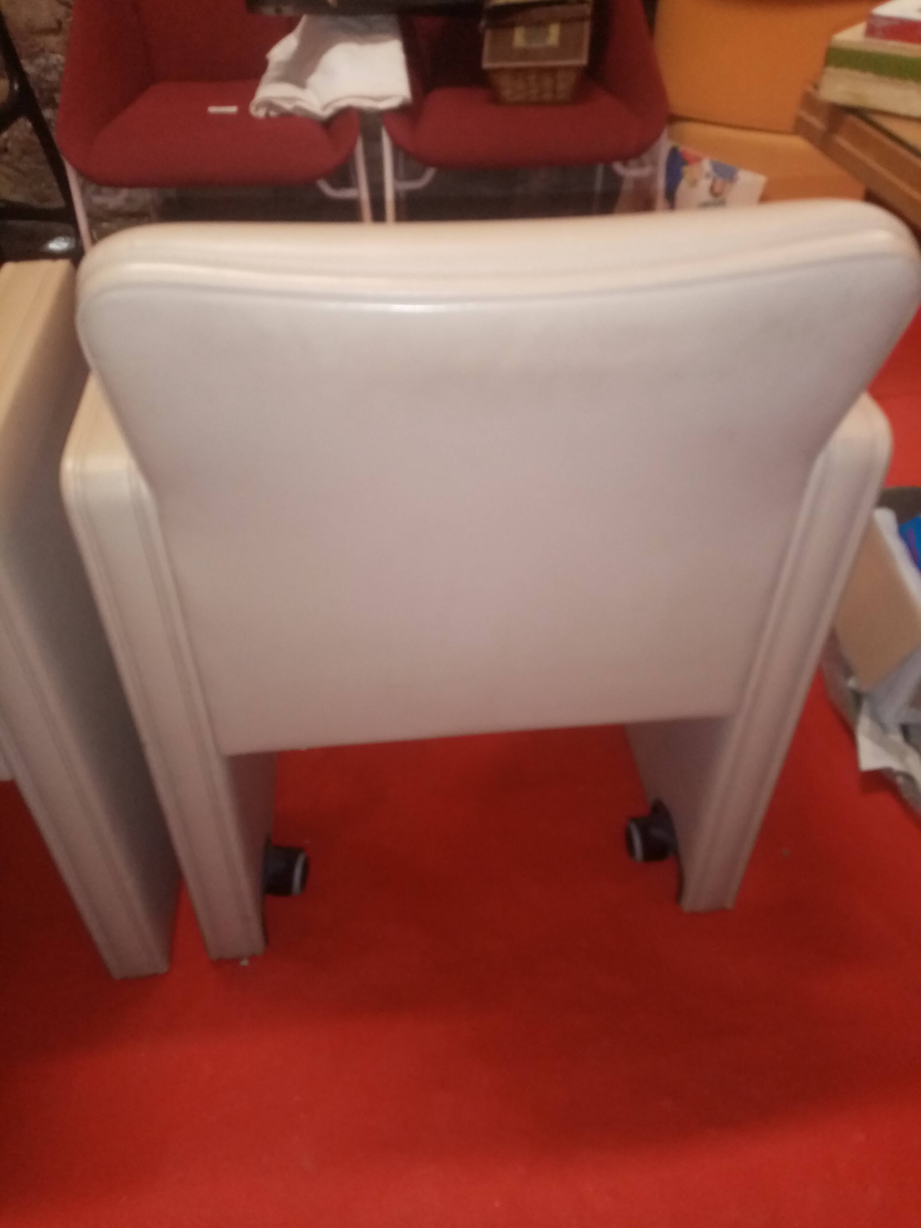 SUPERB PAIR OF POLTRONA FRAU LEATHER ARMCHAIRS MODEL THF CREAM COLOR