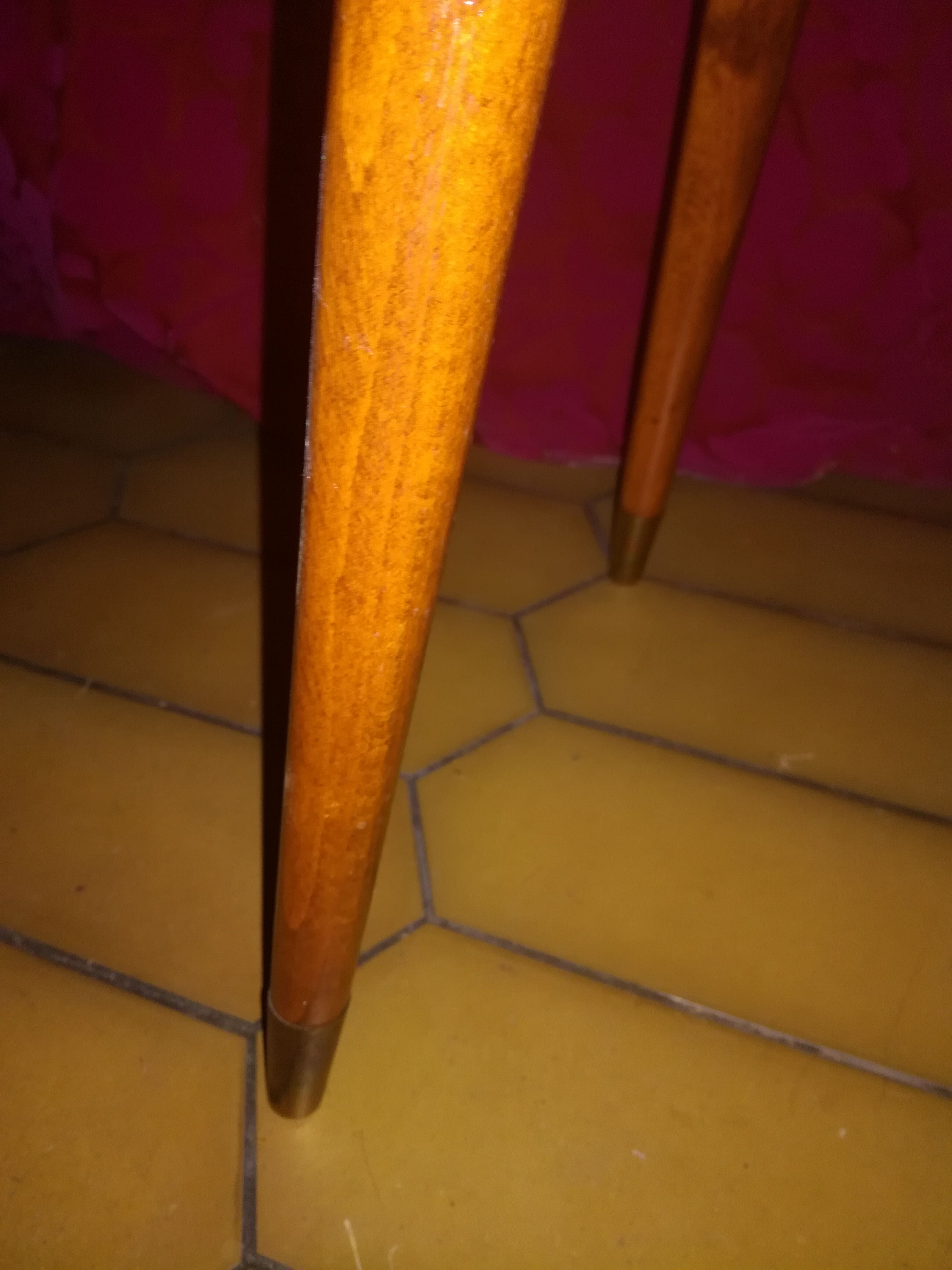 Table low Scandinavian style