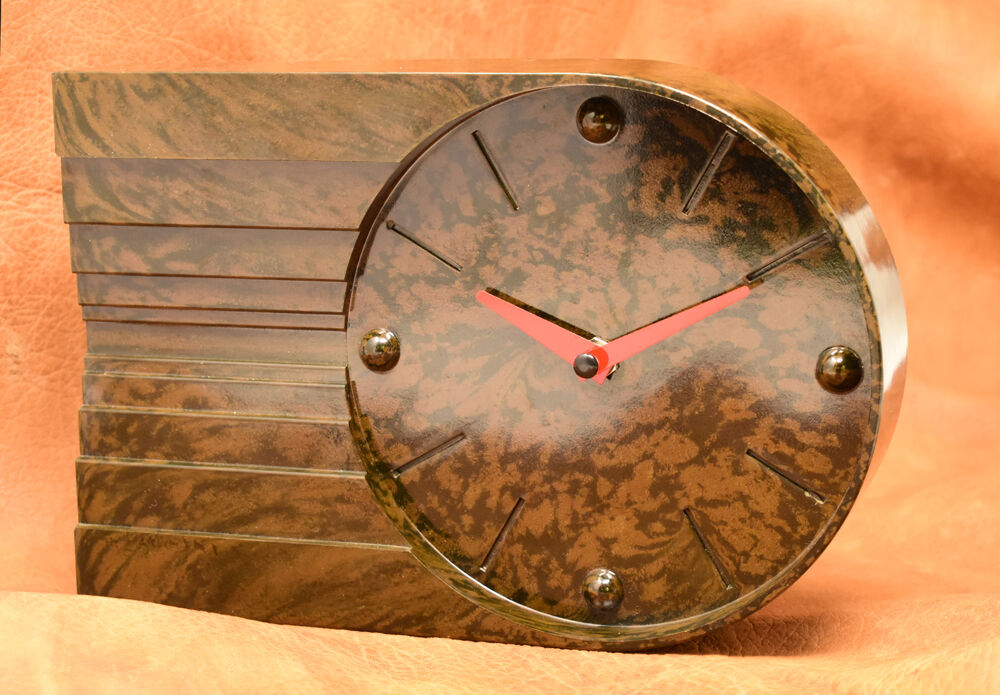 Bakelite clock