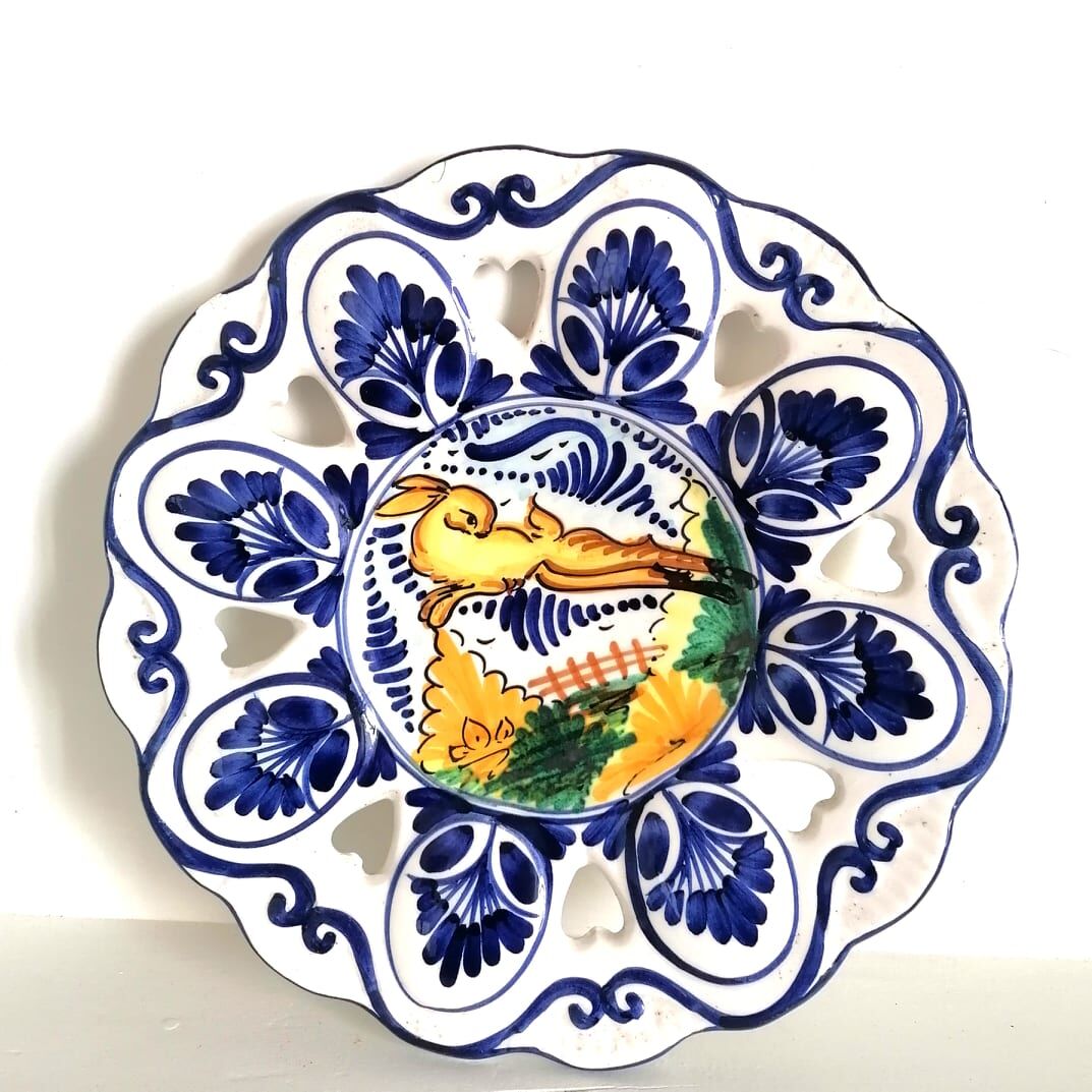Openwork ceramic dish Deruta style