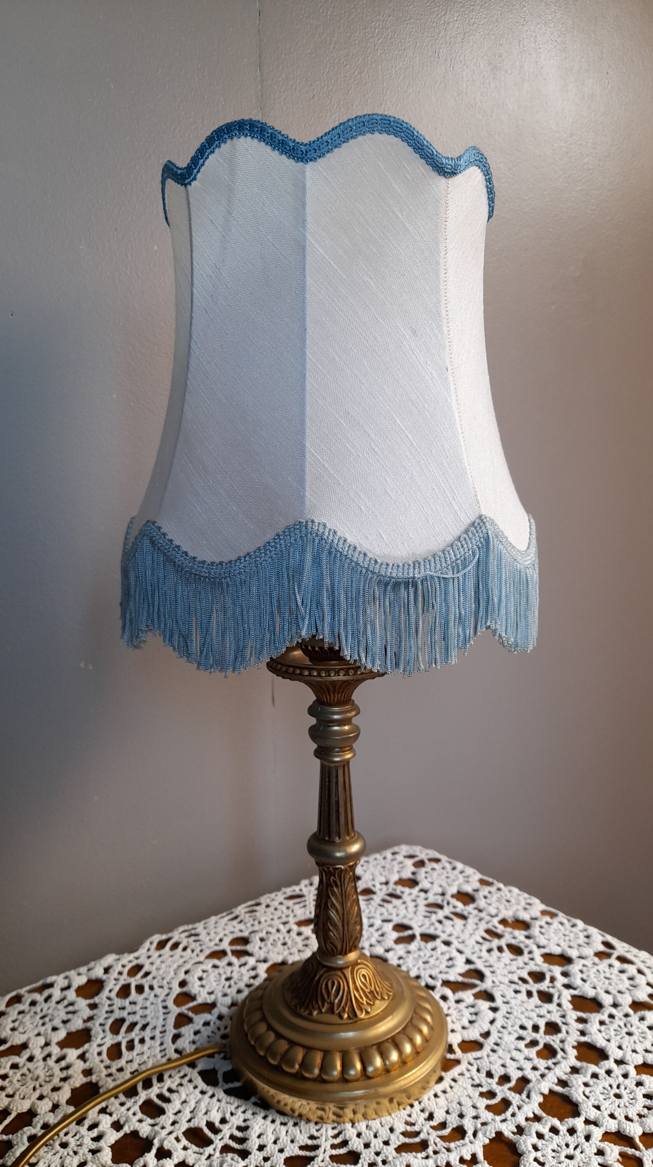 Table lamp bronze foot lampshade pagoda white and blue 50s