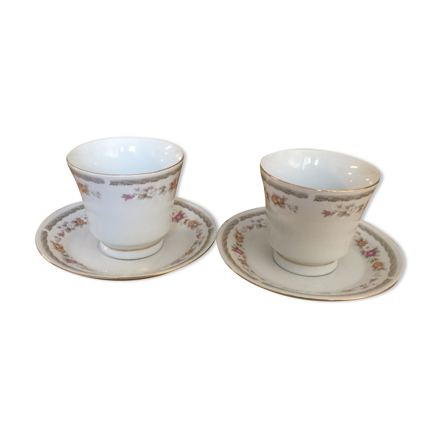 2 flowering tea cups