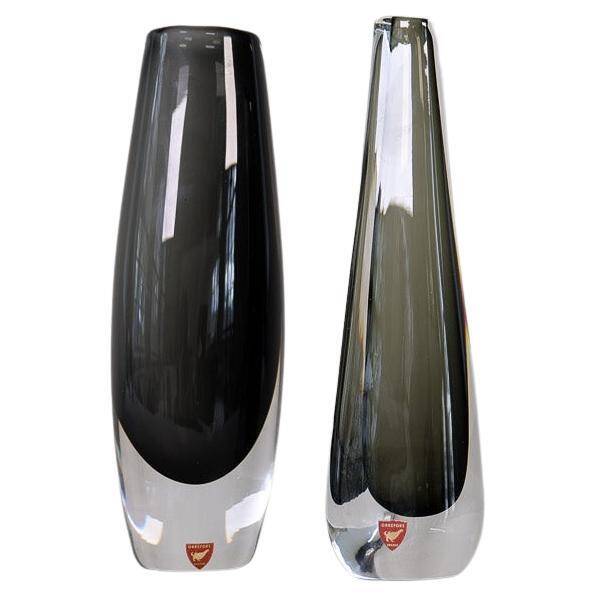 Set of 2 Mid-Century Modern vases by Nils Landberg, Orrefors, circa 1950, Sweden.