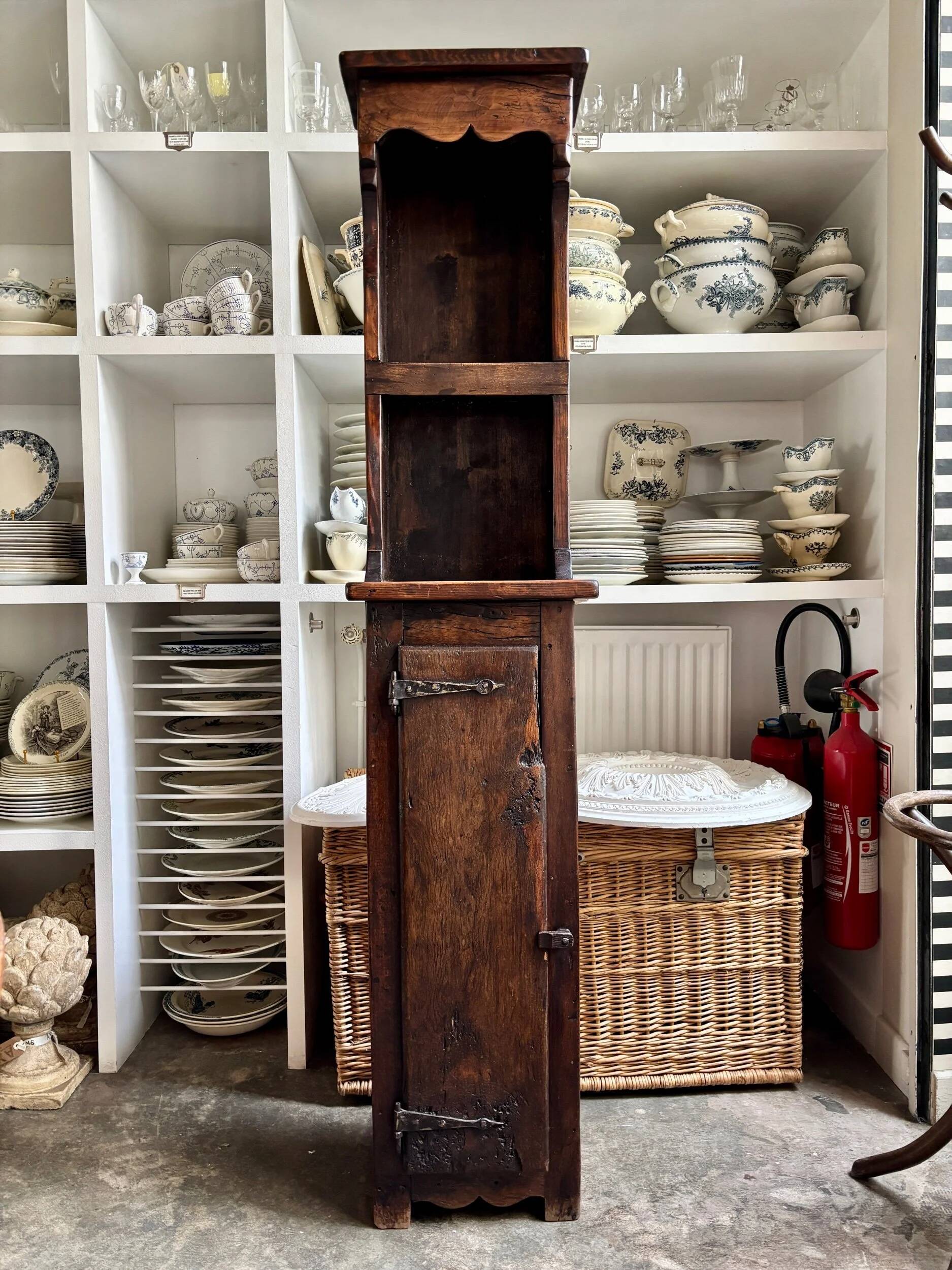 Meuble de rangement en bois foncé - XVIIIème