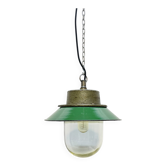 Suspension en émail industriel verte avec verre, Pologne, années 1960.