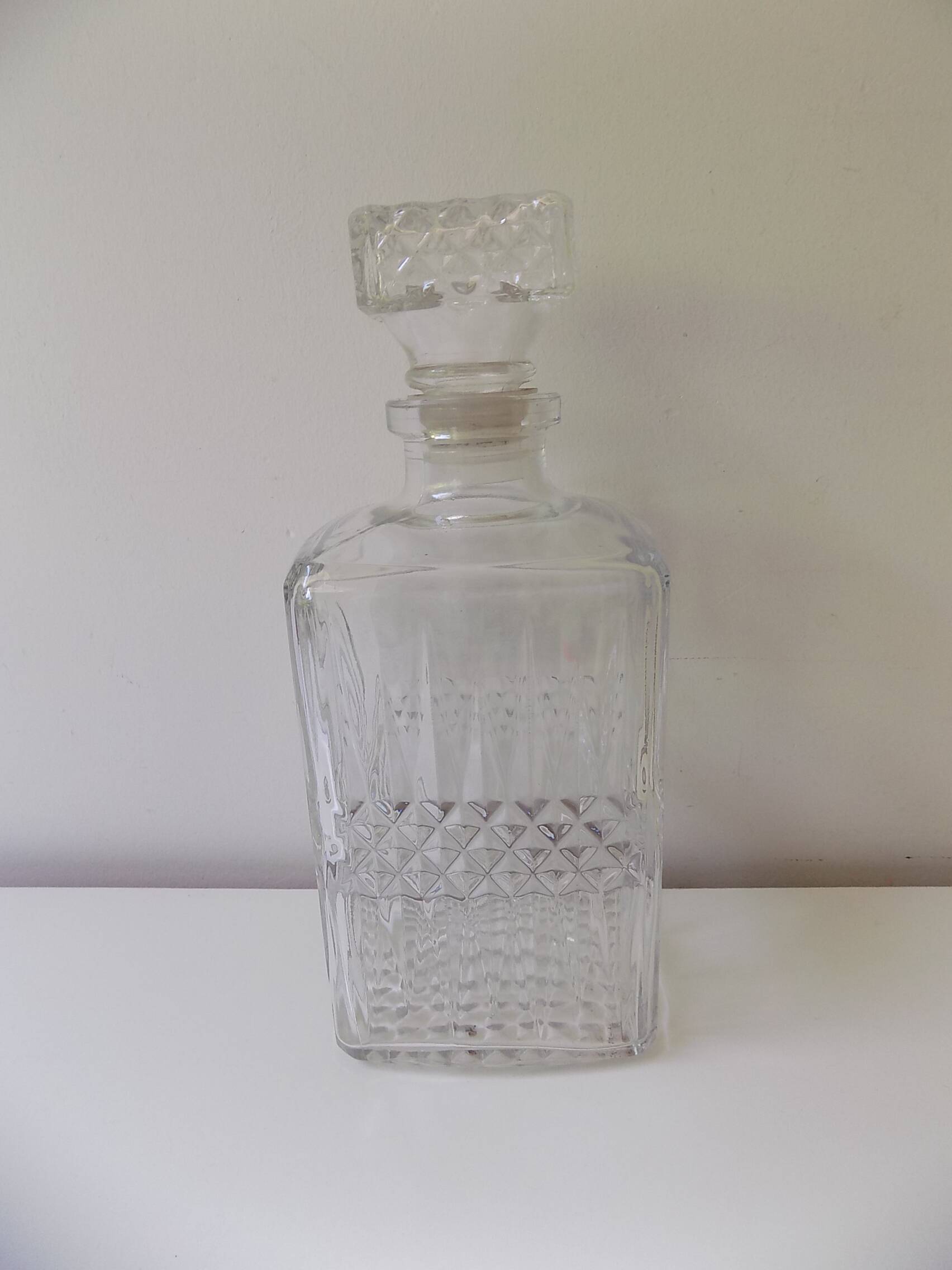 Whiskey decanter with glass stopper (22.5cm) 1970s