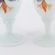 Paire de vases en opaline peints à la main