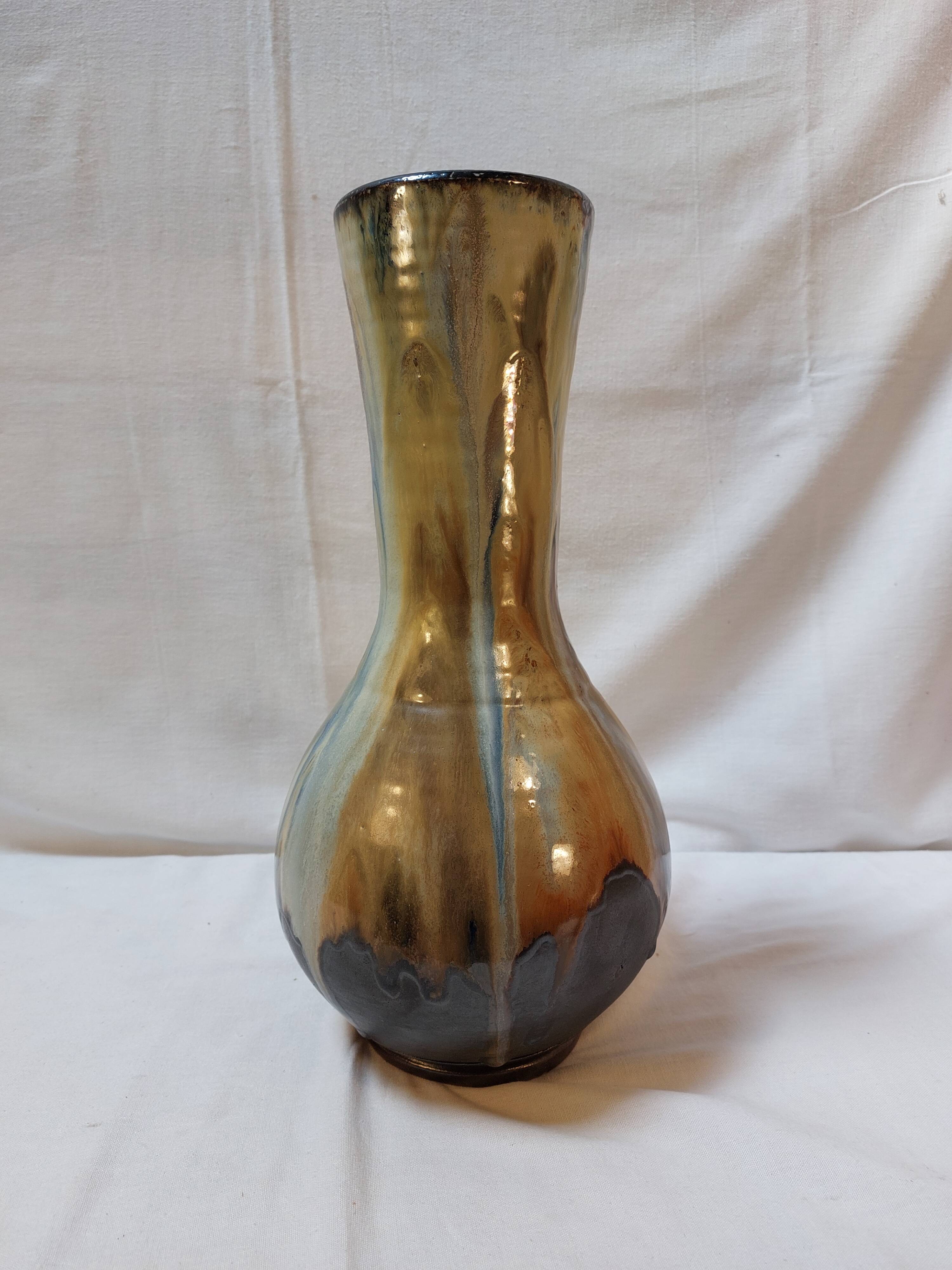 Large vase in flamed Boufflioux sandstone signed GUÉRIN - 1930s