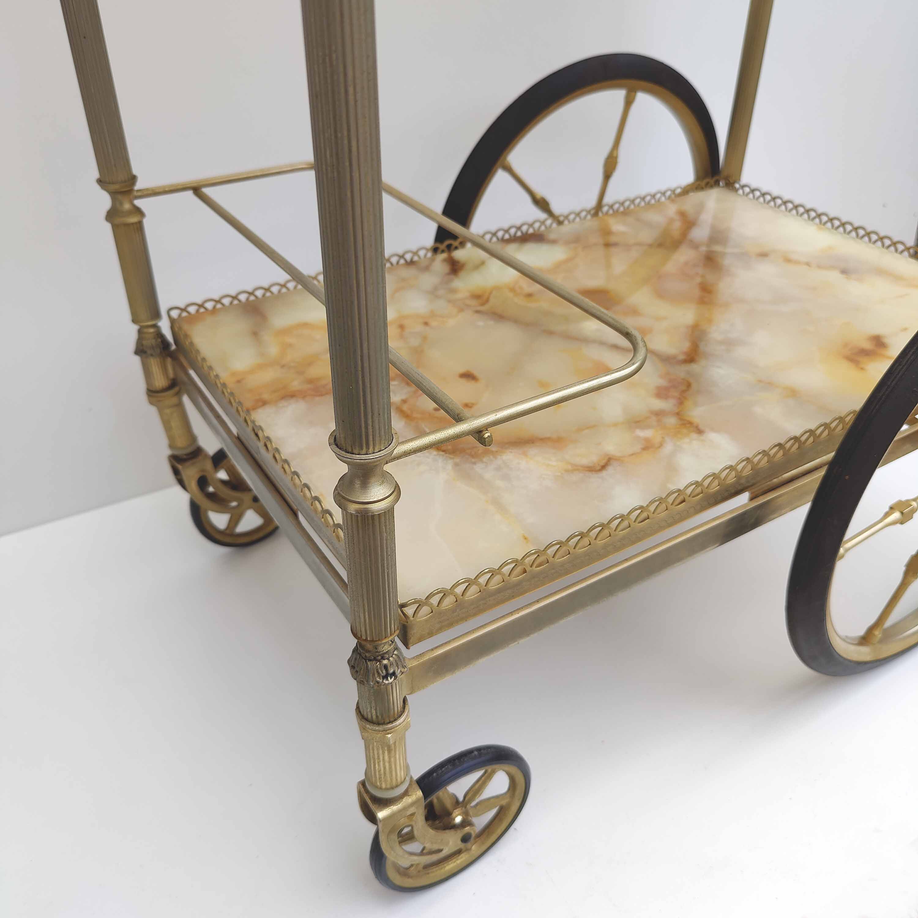 Golden bar and onyx dessert