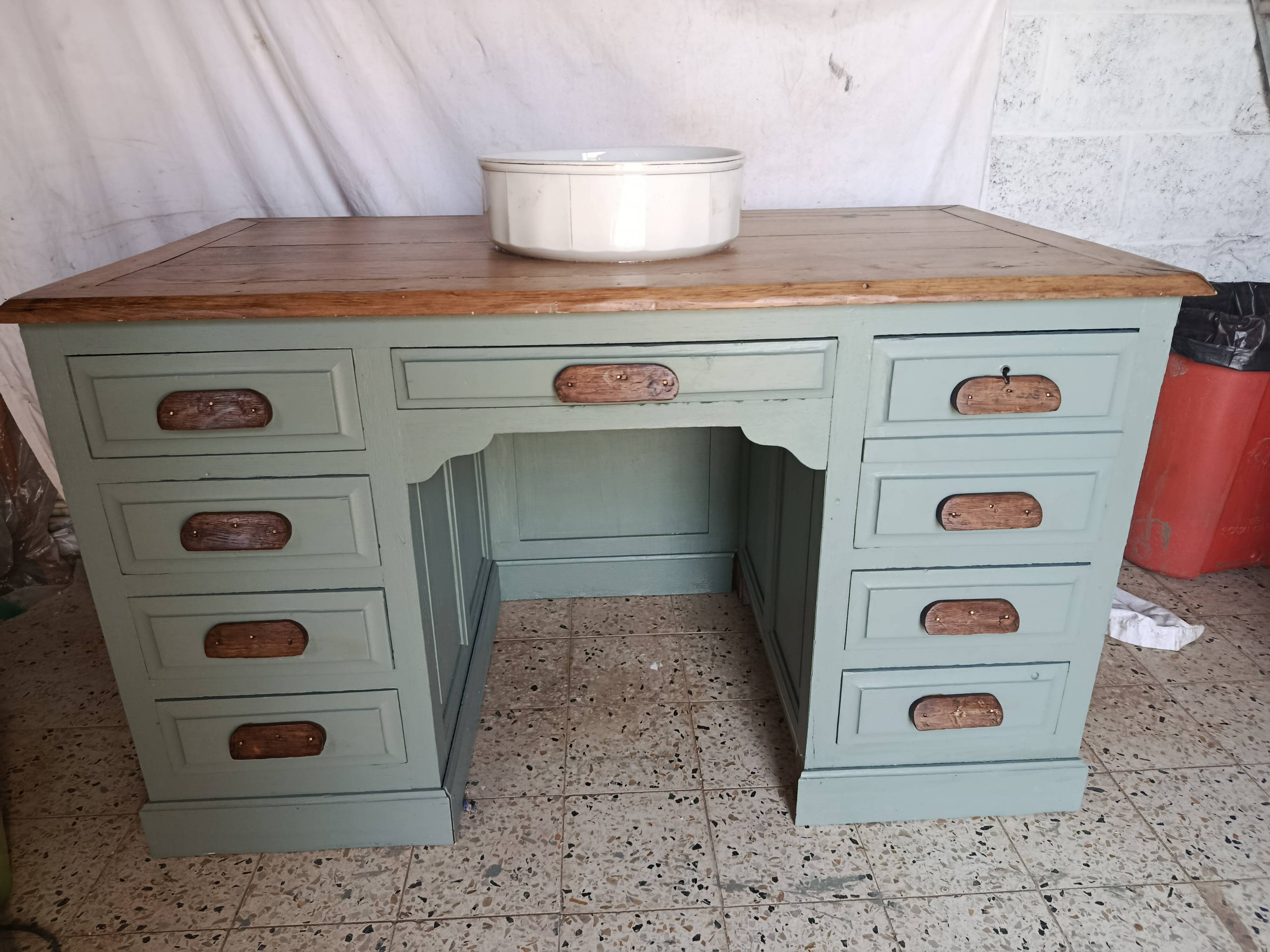 ✨ Unique washbasin furniture filled with history ✨