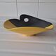 Yellow and black two-tone pocket cut Louviers