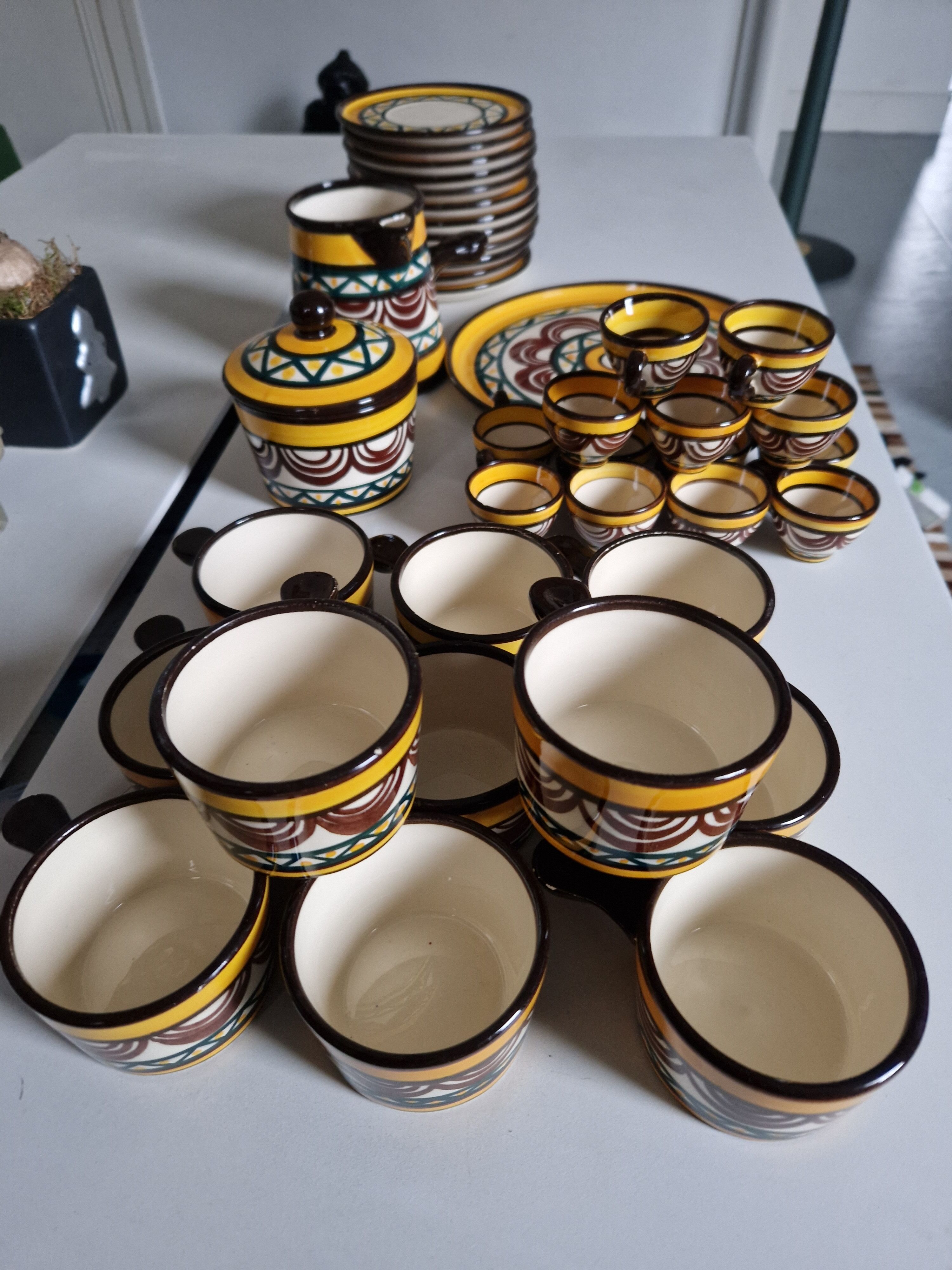 St Jean de Bretagne 38-piece coffee set