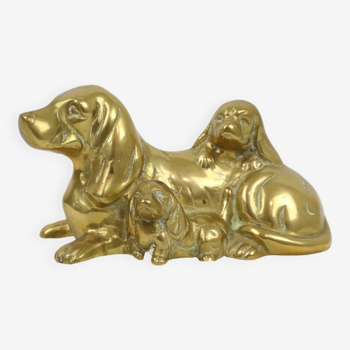 Chien en laiton avec chiots limier basset sculpture en cuivre jaune 14cm