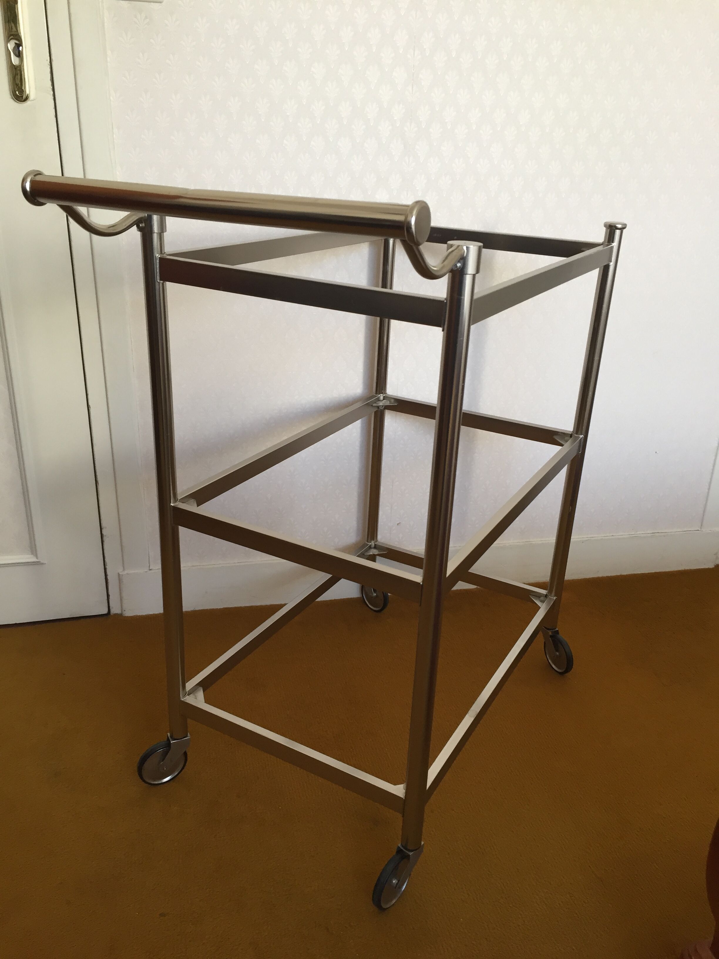 Metal and sand glass rolling table