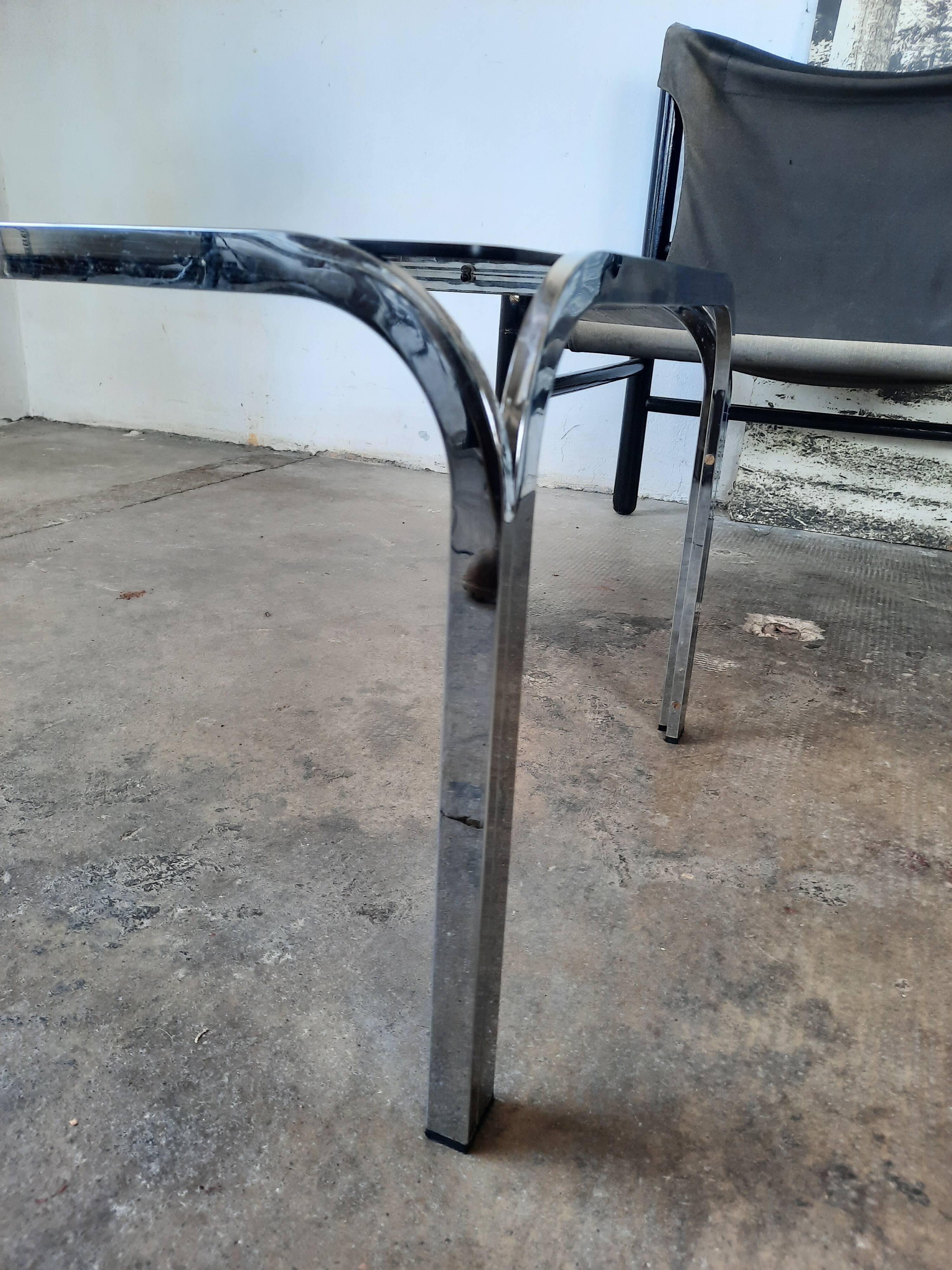 Table basse chrome, verre fumé