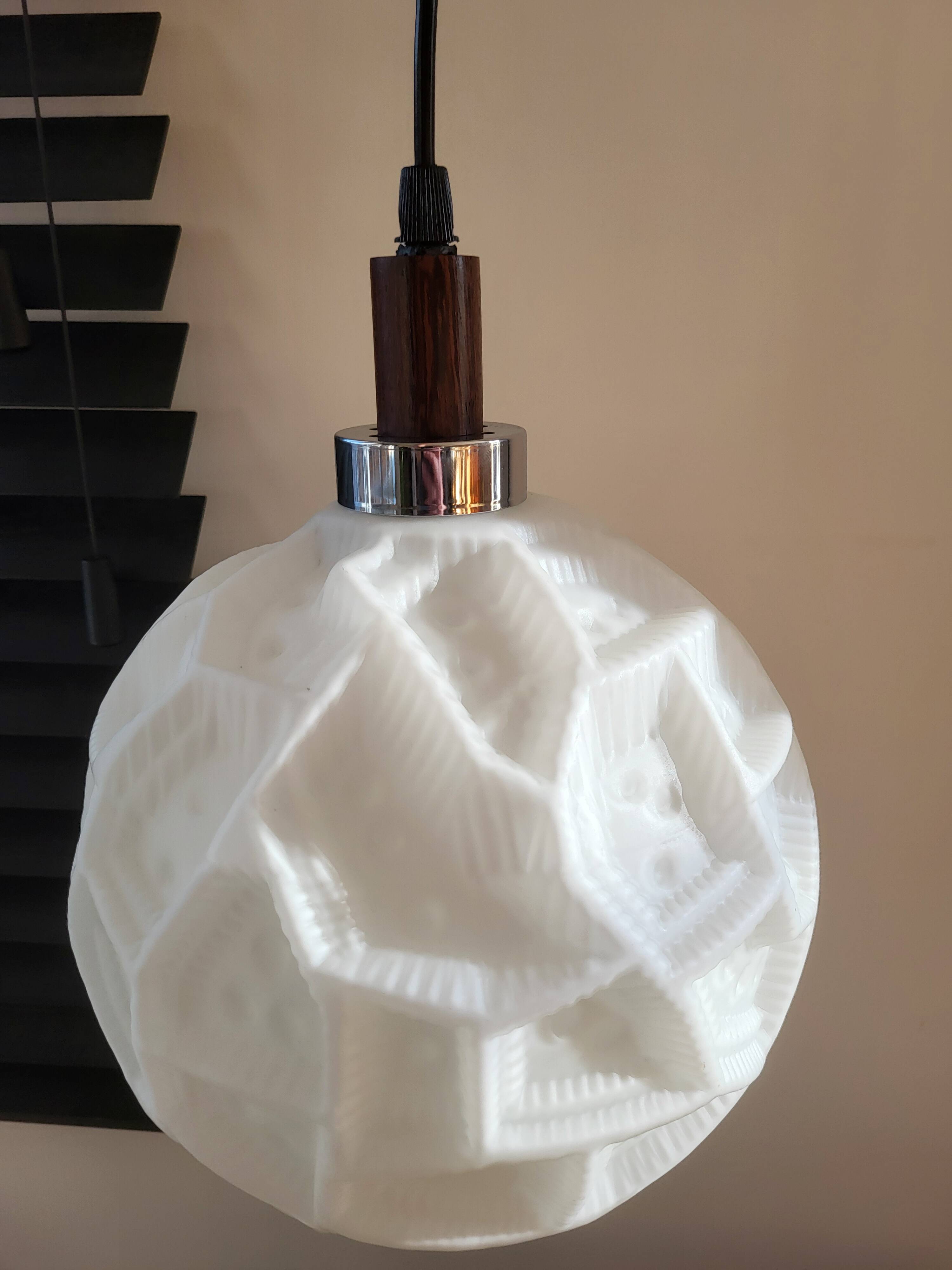 Lampe à suspension vintage, vermoedelijk Peill & Putzler, verre opalin avec relief