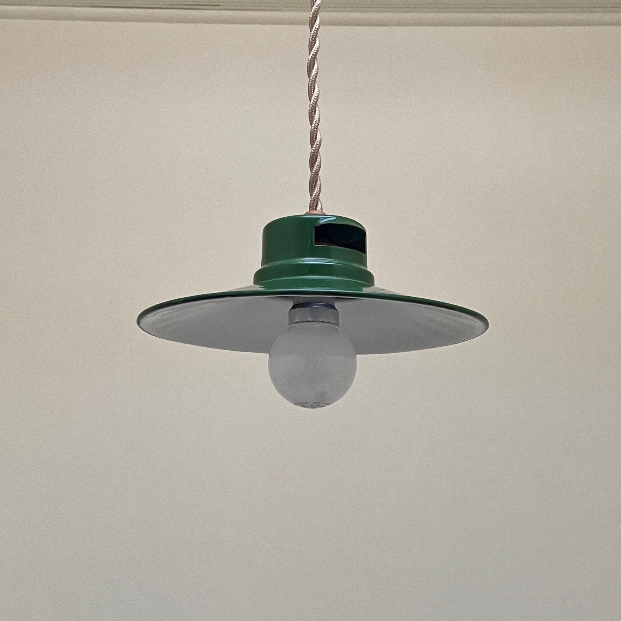 Enamelled industrial hanging lamp