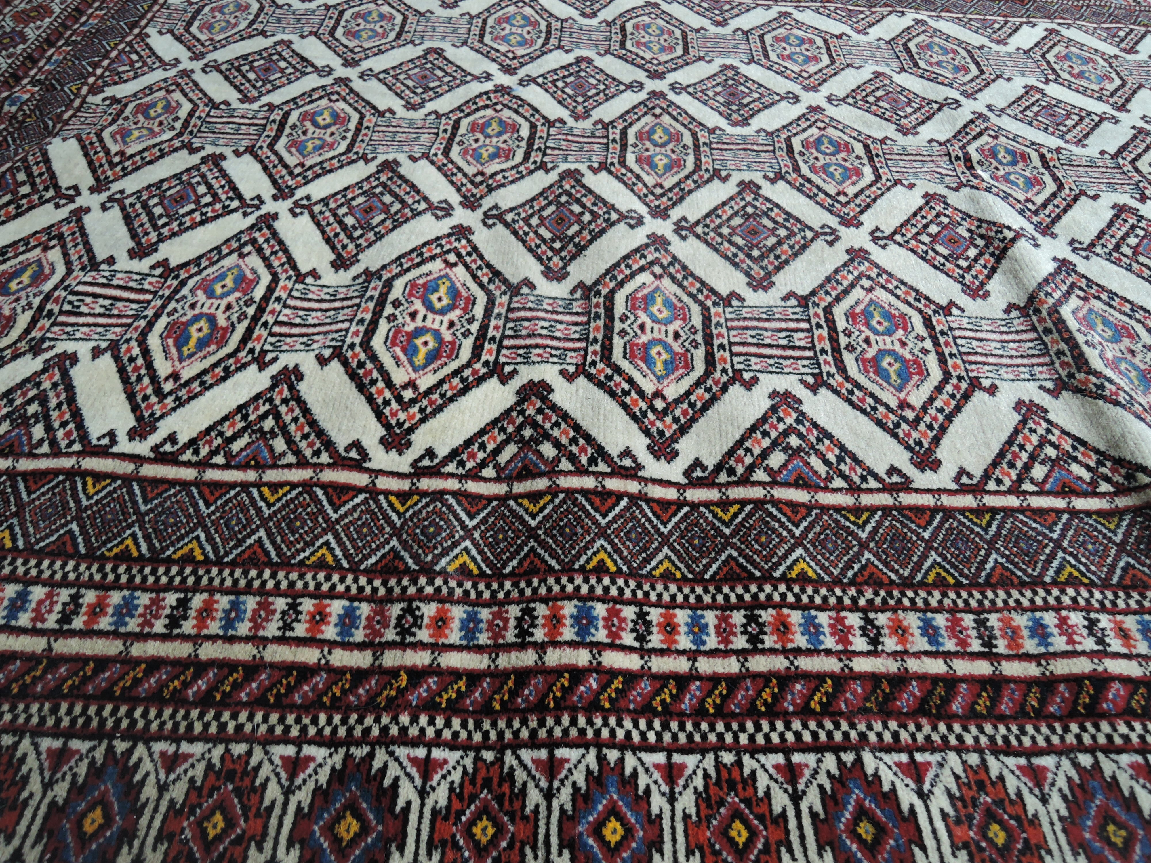 Persian rug is hand color natural 129x196cm