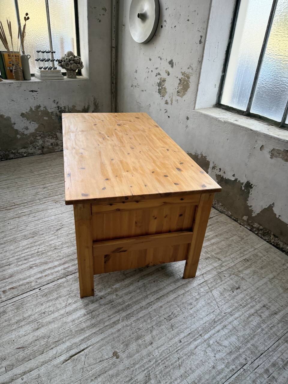 Bureau pin suédois style aperldoon 1970