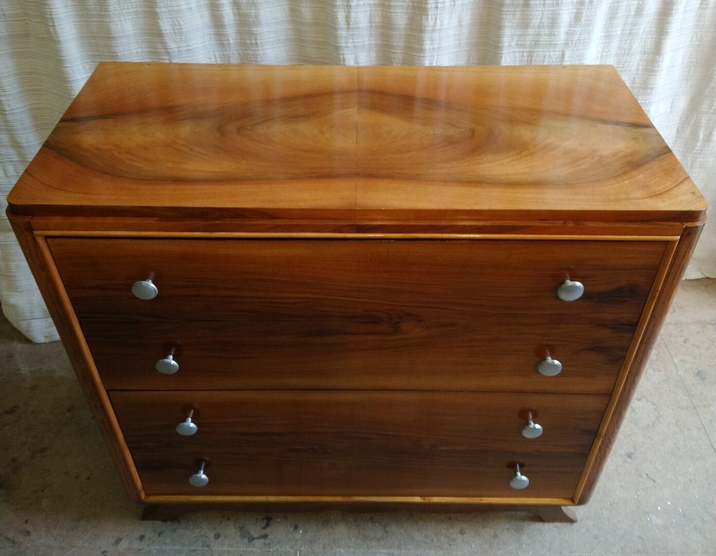 Art deco dresser