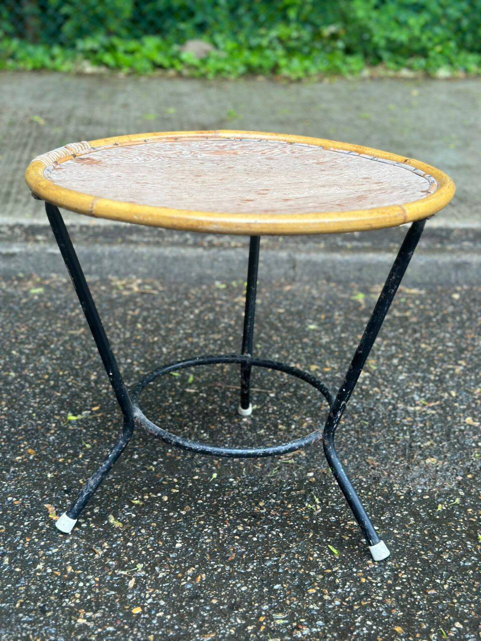 Table basse tripode vintage ronde