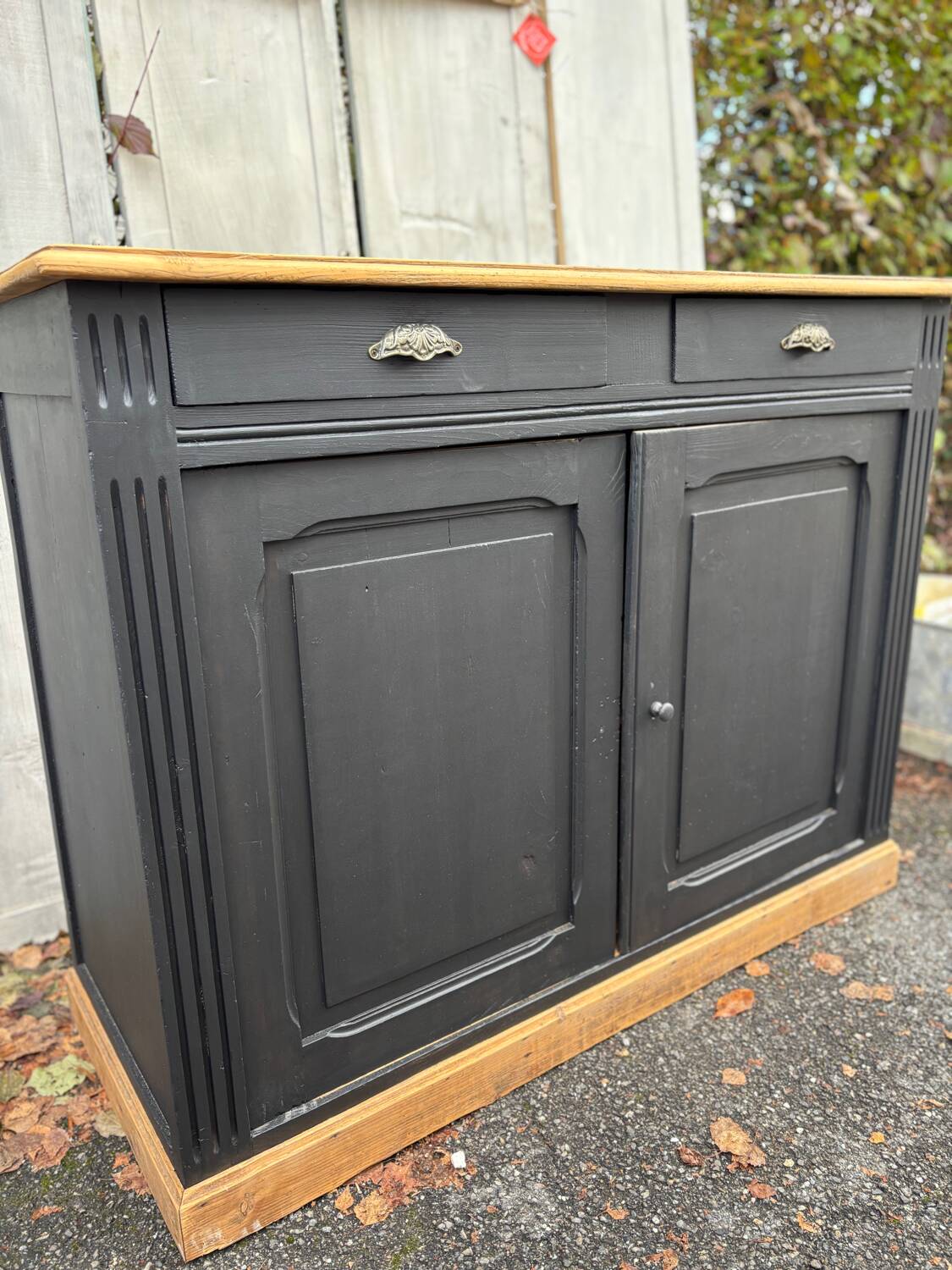 Buffet parisien noir