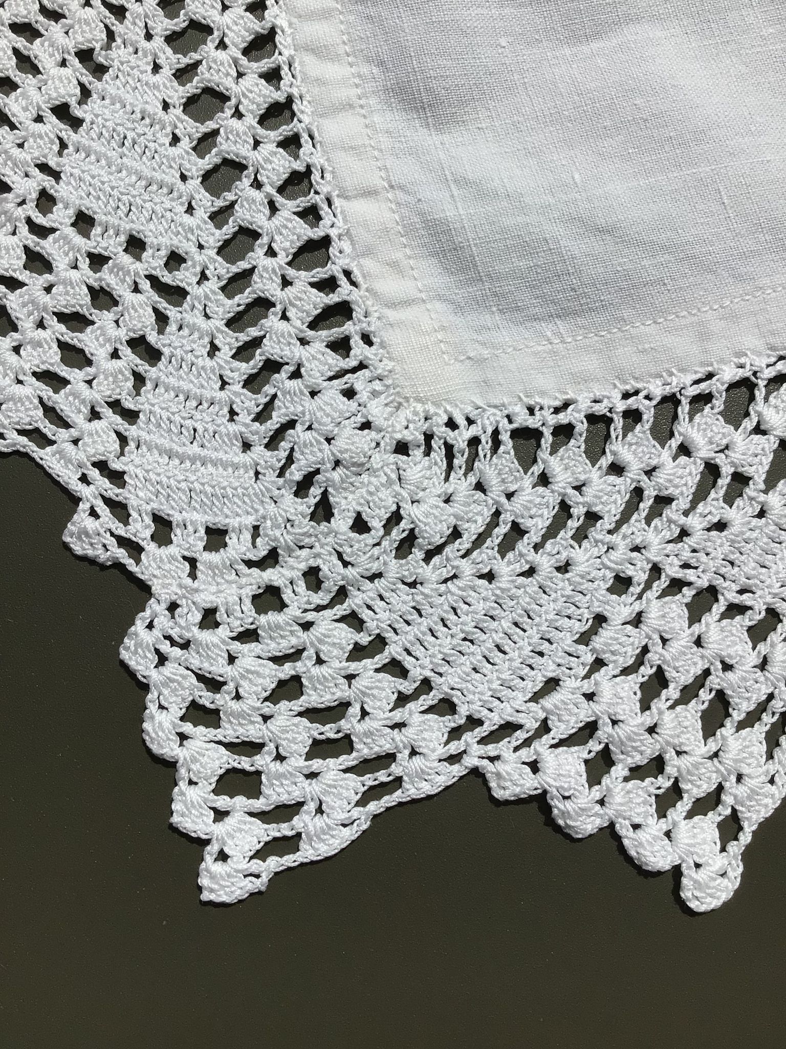 Nappe métis  bord crocheté main 84cm x 91cm