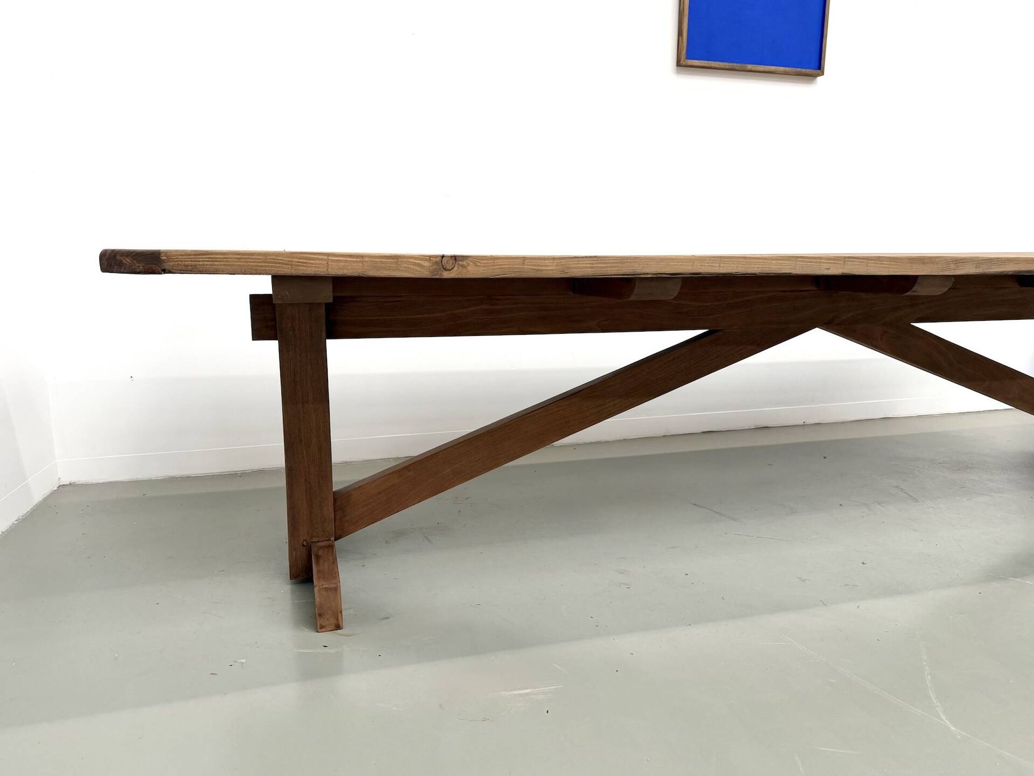 Refectory table in solid pine and beech, with X-shaped legs.