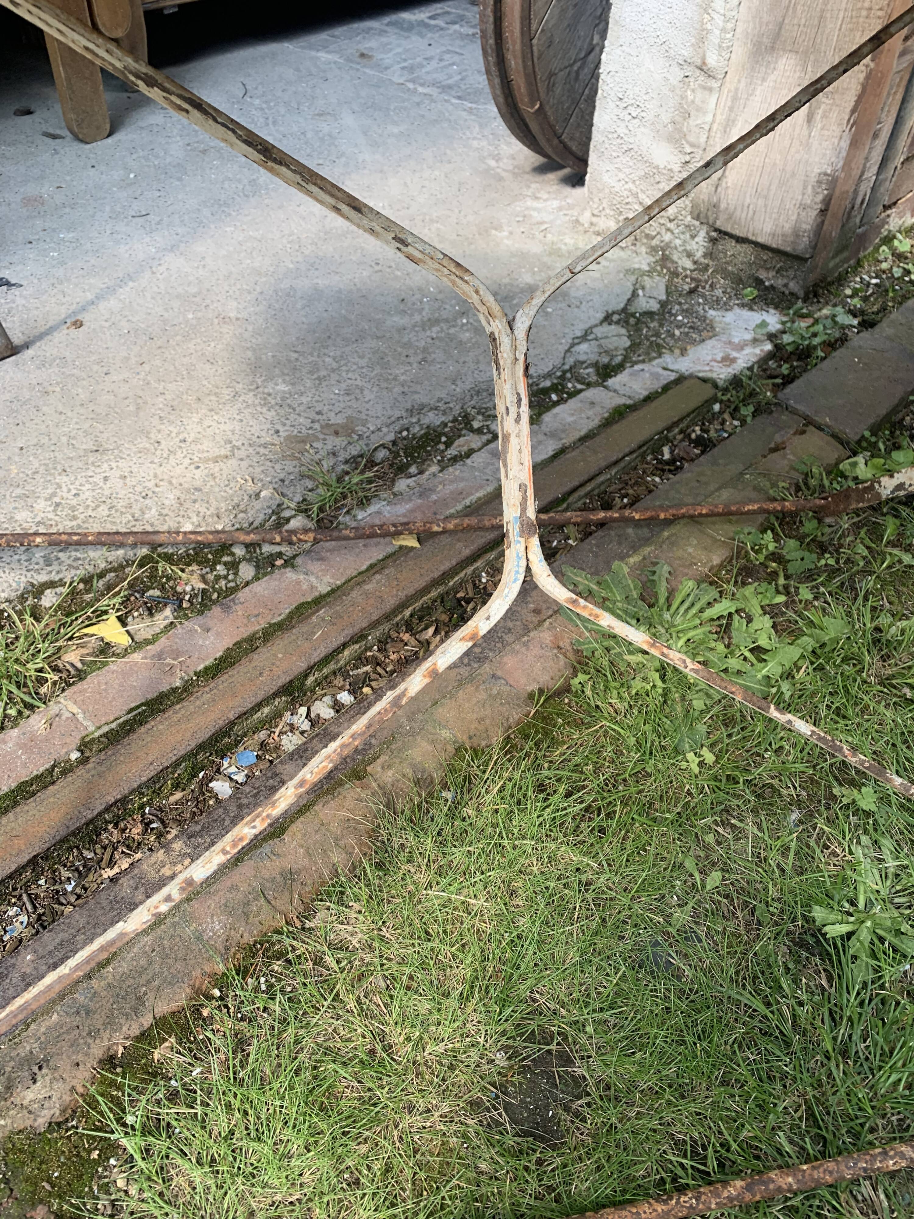 Rectangular folding garden table