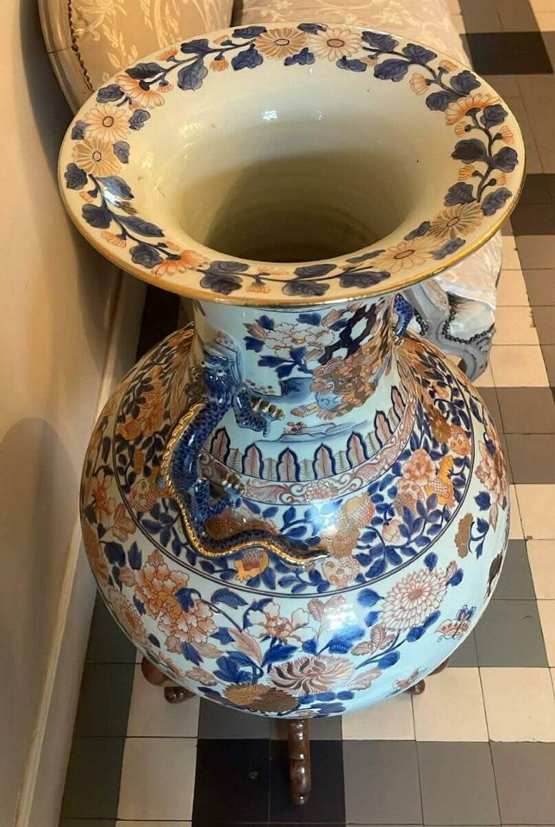 Asia 20th century: very important Imari vase in porcelain, height 118 cm.