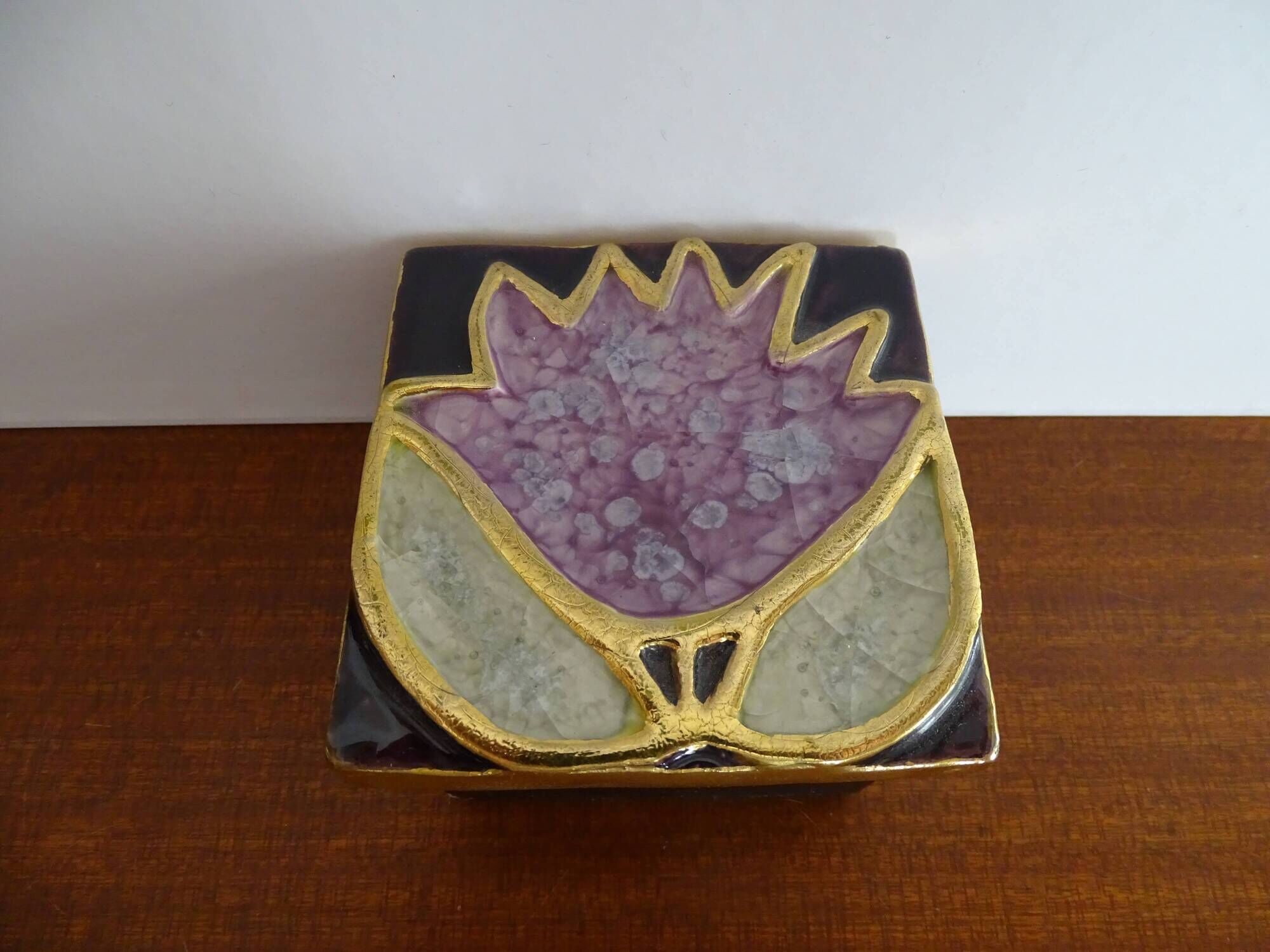 Mithé Espelt jewelry box 1960 - Ceramic and wood peony flower and gold decoration